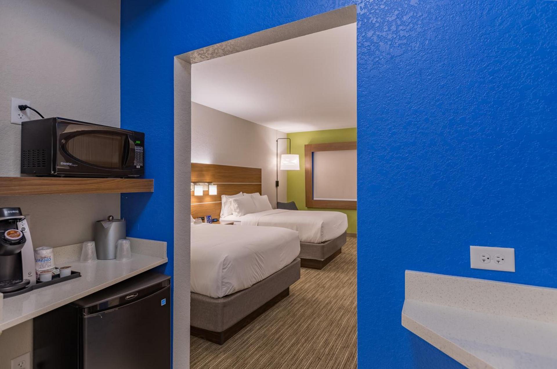 Holiday Inn Express & Suites - San Marcos South by IHG photo 5