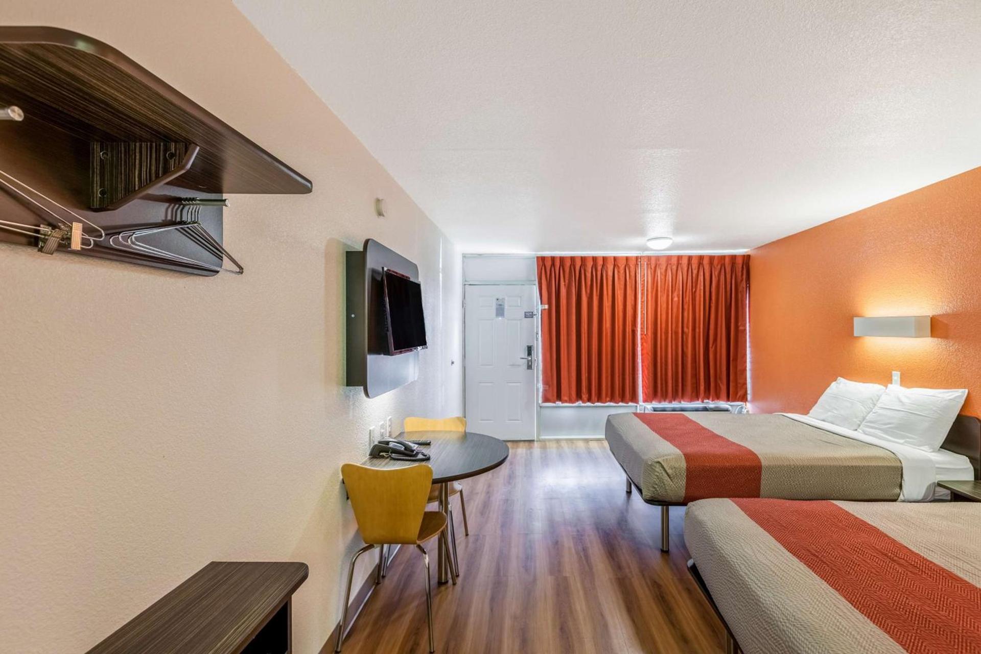 Motel 6 Fort Worth, Tx - Stockyards photo 13
