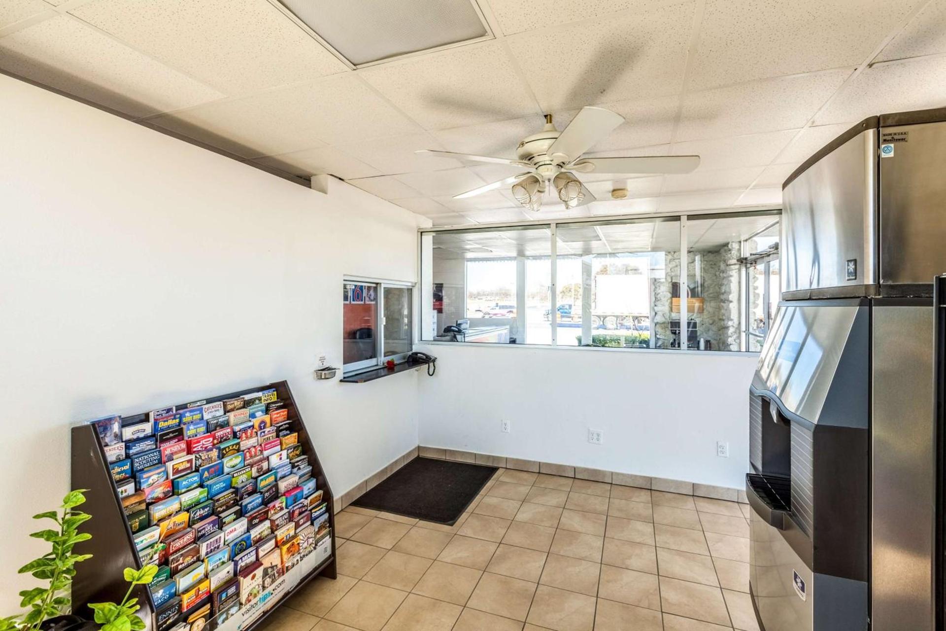 Motel 6 Fort Worth, Tx - Stockyards photo 4