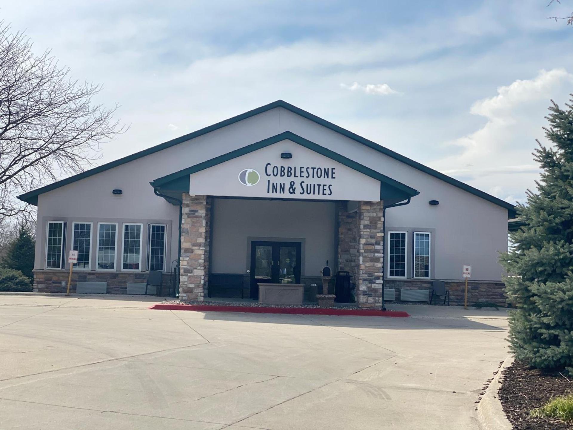 Cobblestone Inn & Suites - Denison | Majestic Hills photo 36