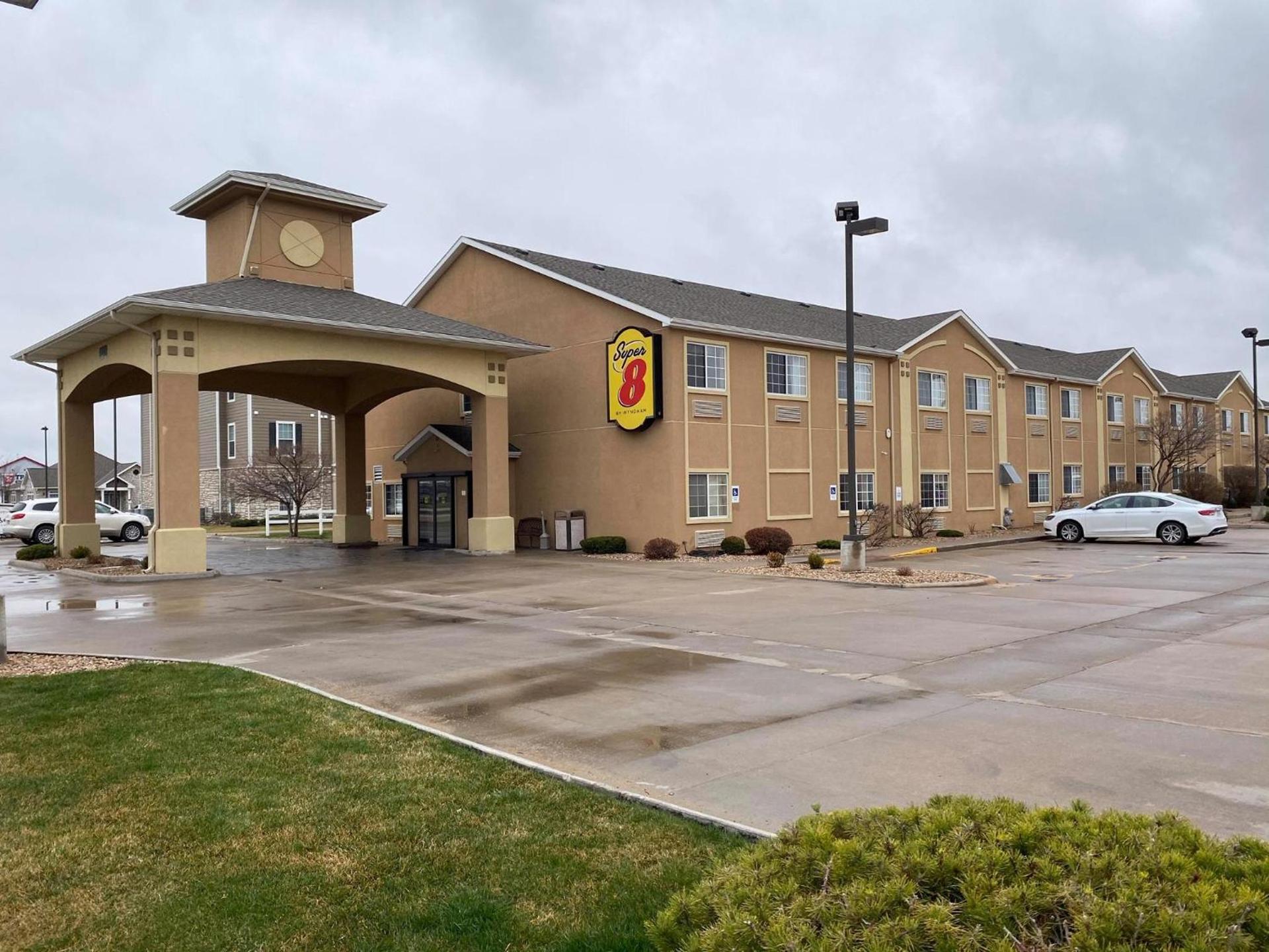 Super 8 by Wyndham Great Bend — hotel in Great Bend