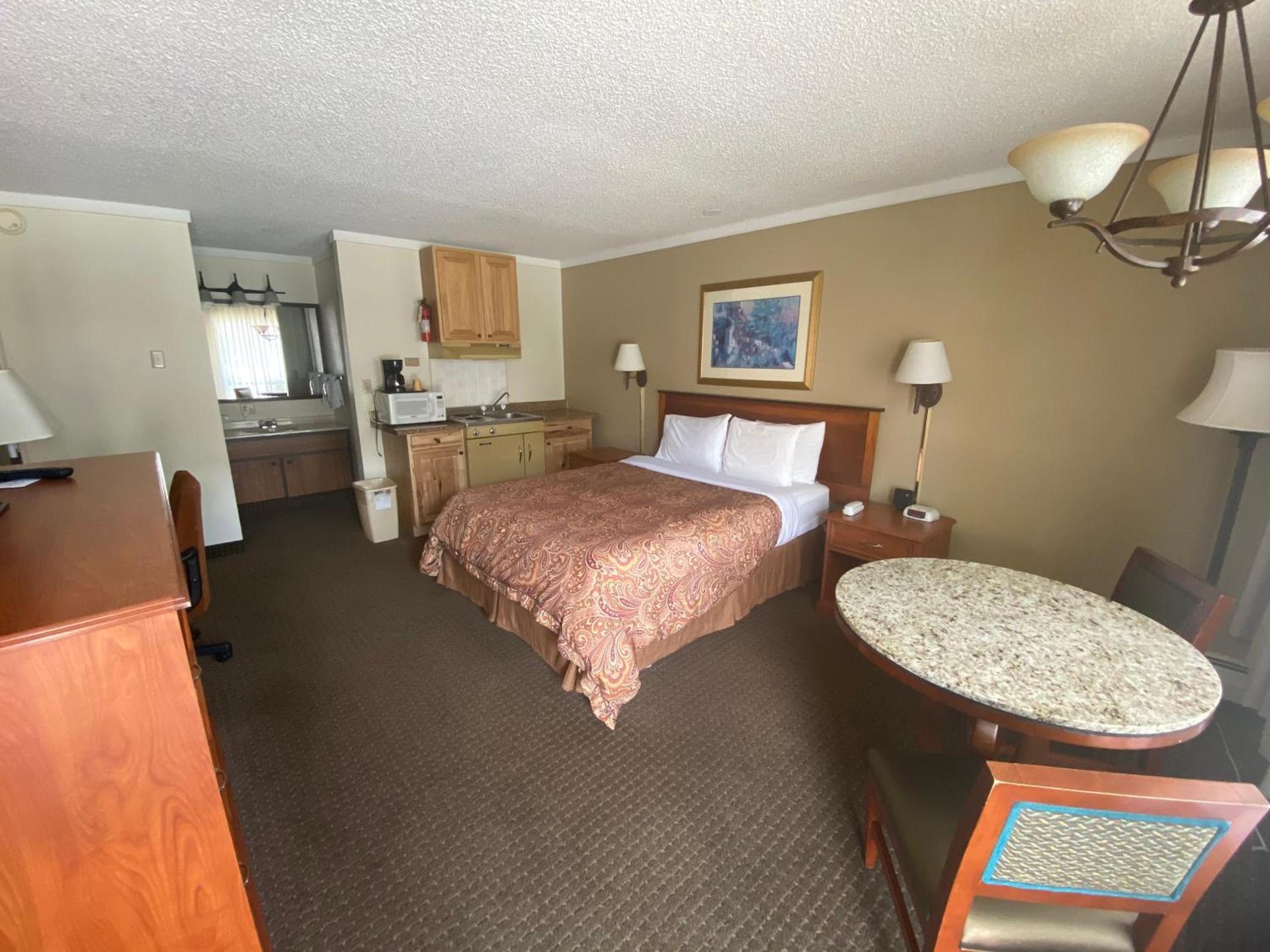 Snowshoe Motel photo 28