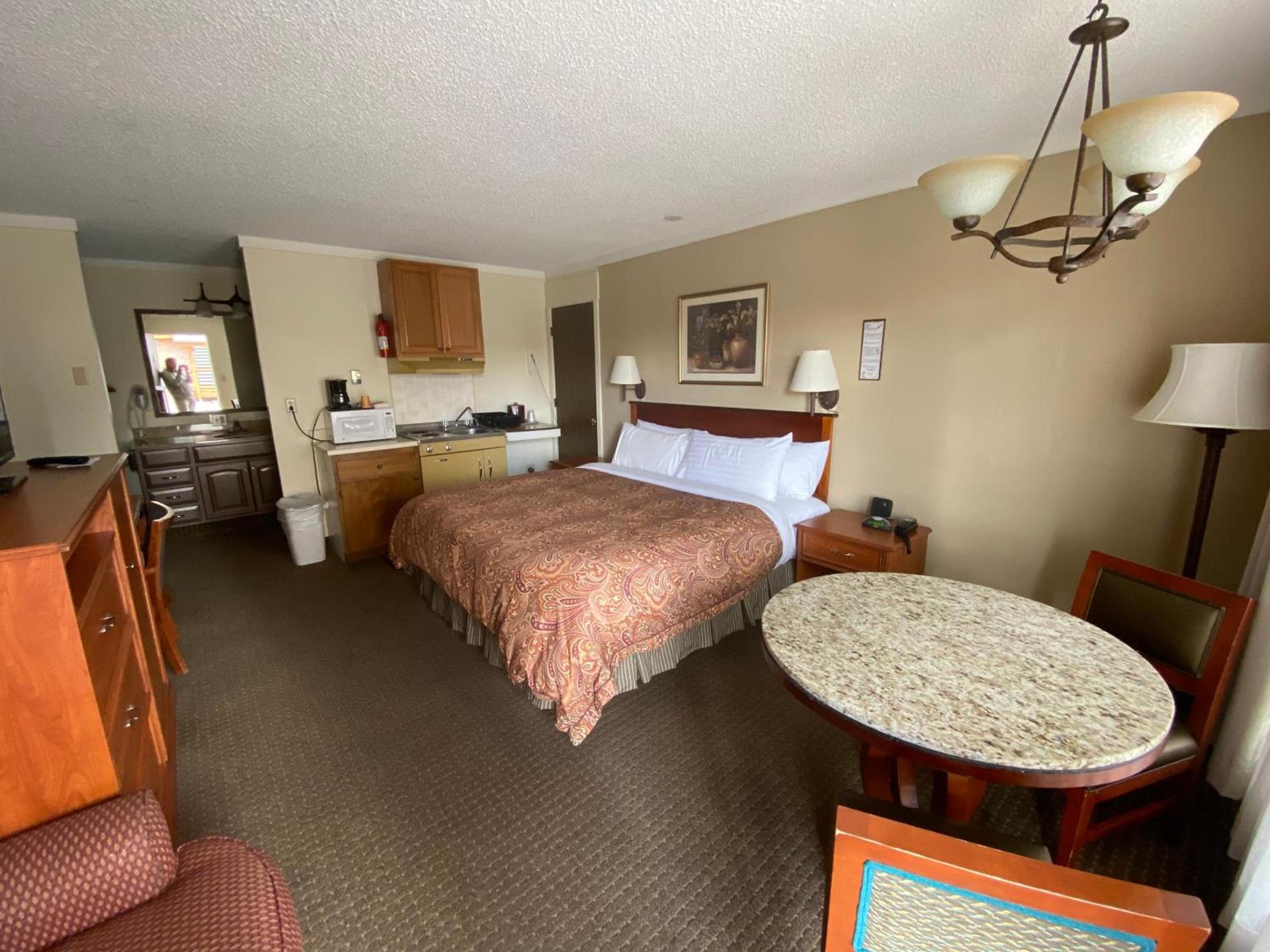 Snowshoe Motel photo 25