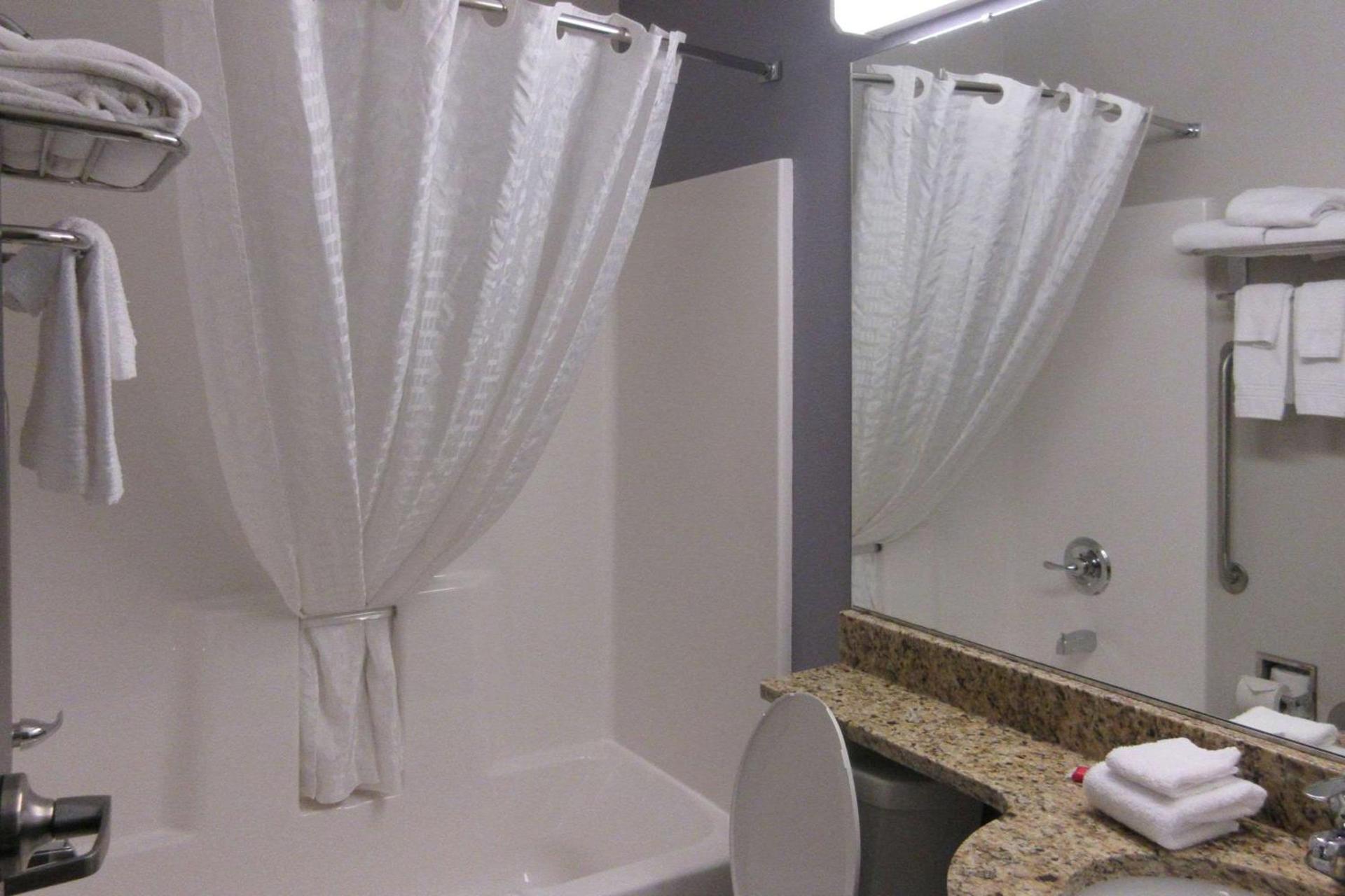 Quality Inn & Suites Caldwell I-77 photo 10