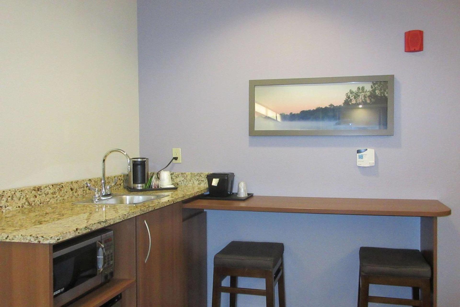 Quality Inn & Suites Caldwell I-77 photo 5