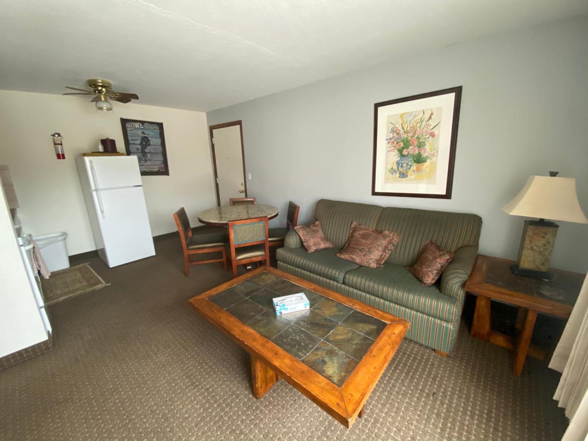 Snowshoe Motel photo 5