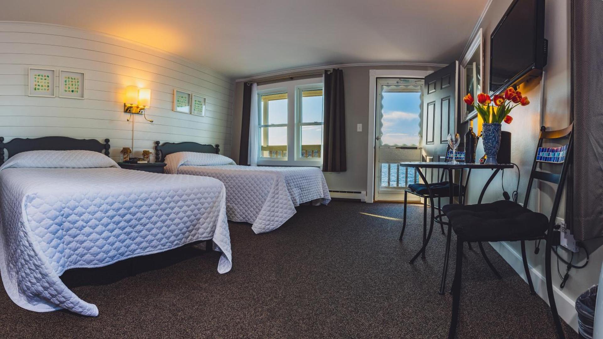 Bearskin Neck Motor Lodge photo 50