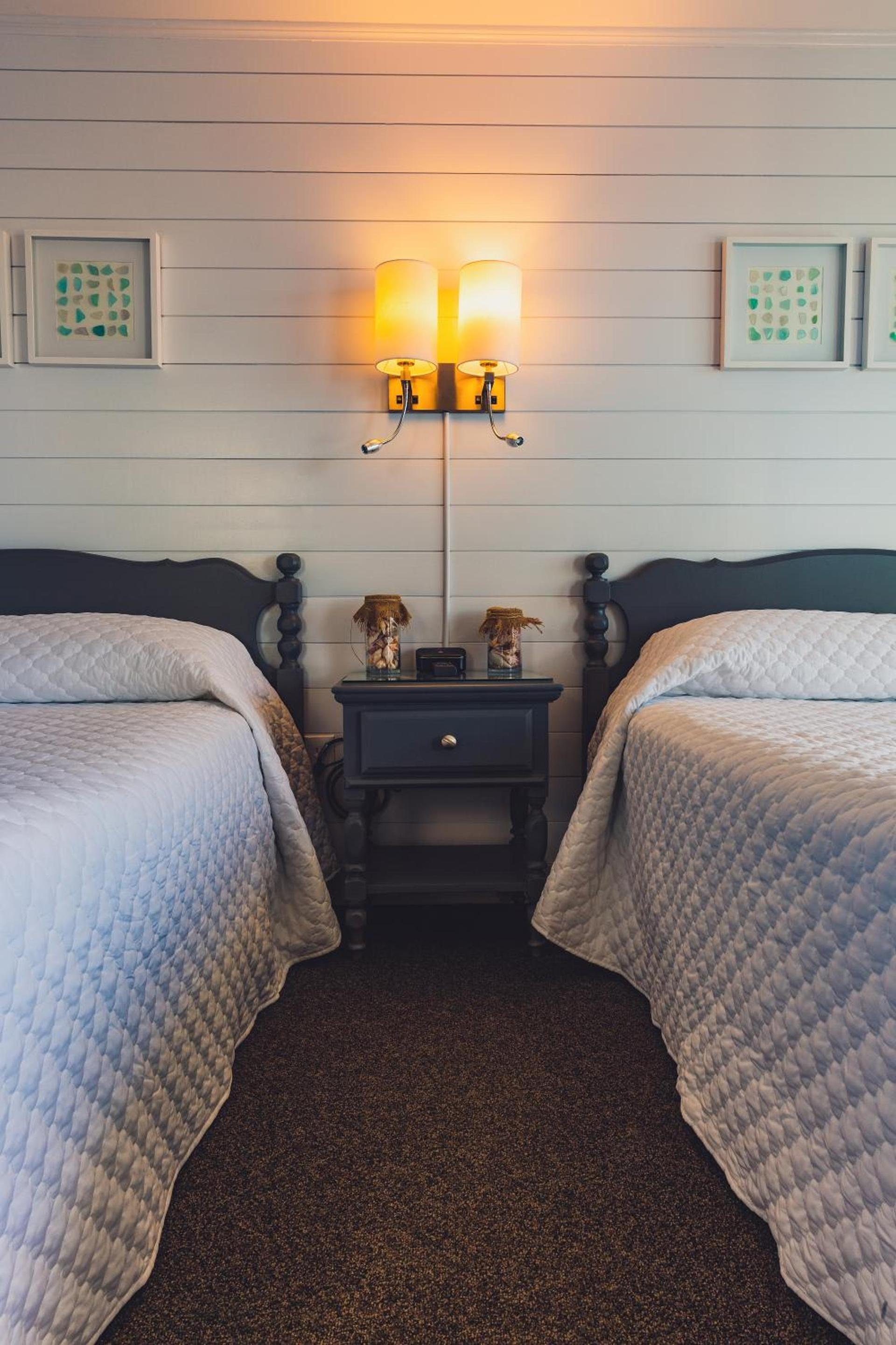 Bearskin Neck Motor Lodge photo 48