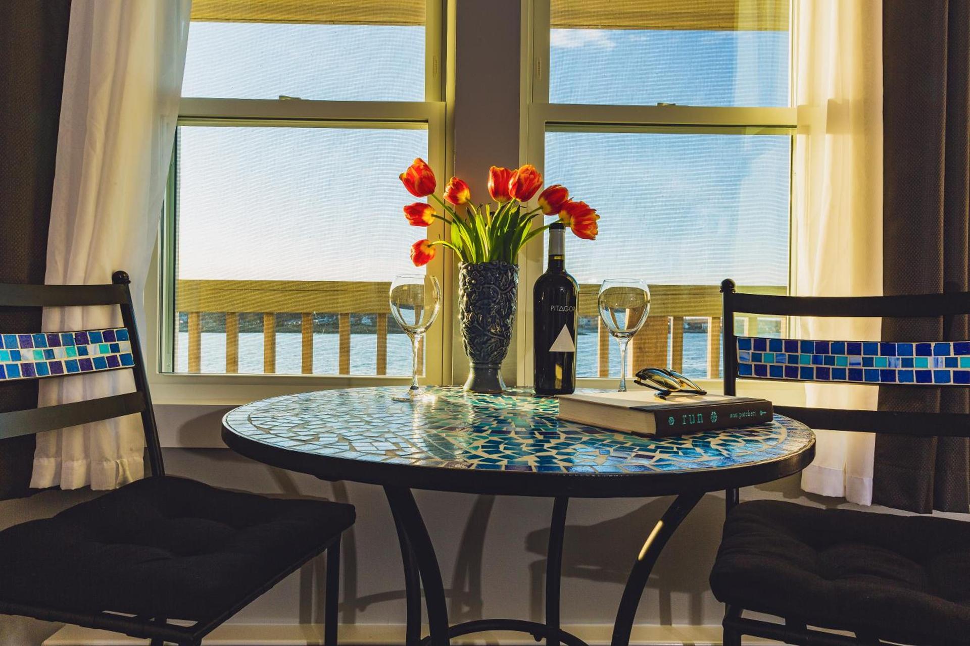 Bearskin Neck Motor Lodge photo 51