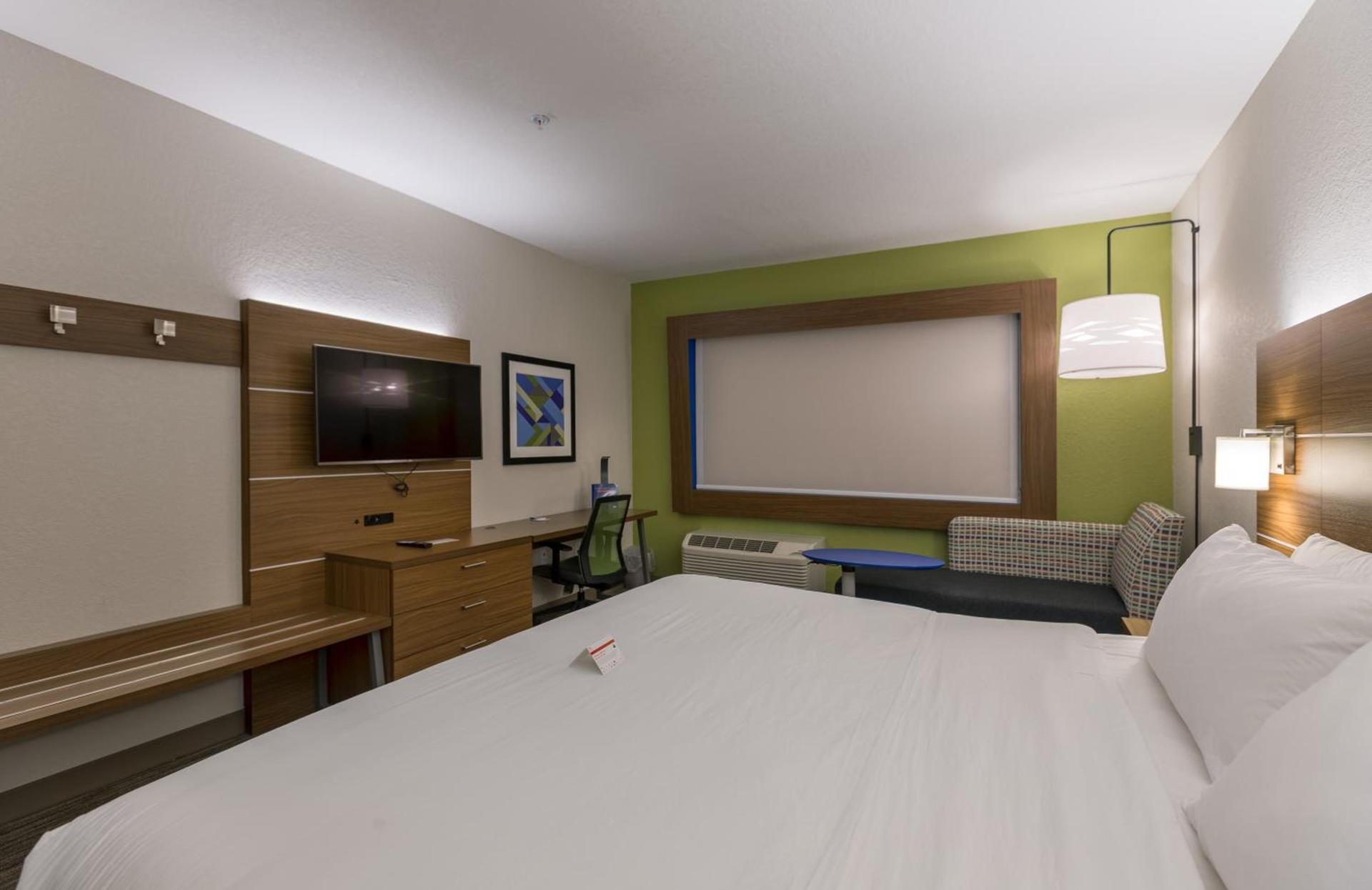 Holiday Inn Express & Suites - San Marcos South by IHG photo 51