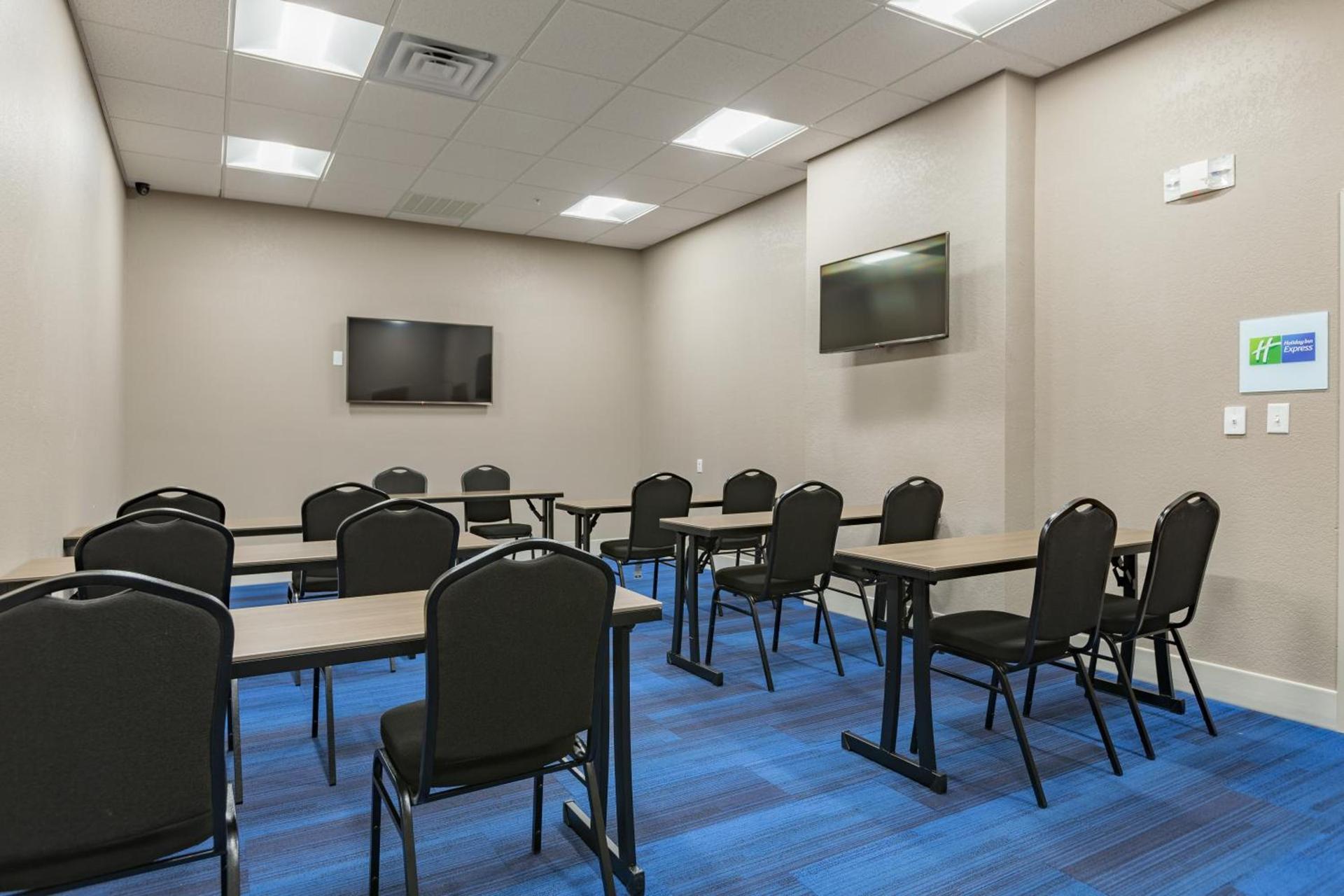 Holiday Inn Express & Suites - San Marcos South by IHG photo 28