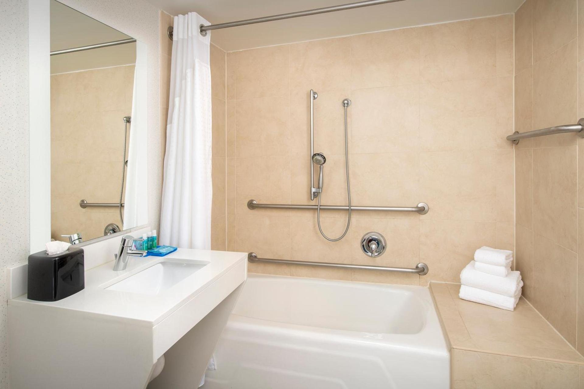 Holiday Inn Express Boston - Saugus by IHG photo 26