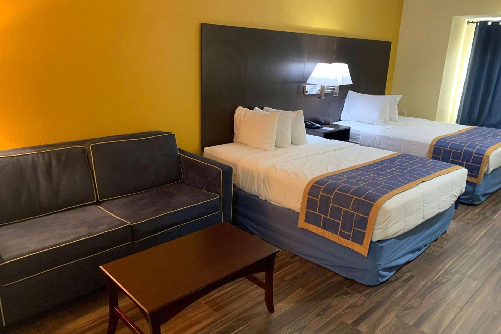 Days Inn & Suites by Wyndham Tampa/Raymond James Stadium photo 23