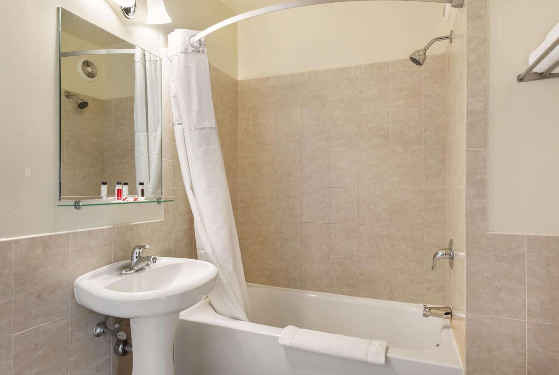 Travelodge by Wyndham Downtown Chicago photo 9