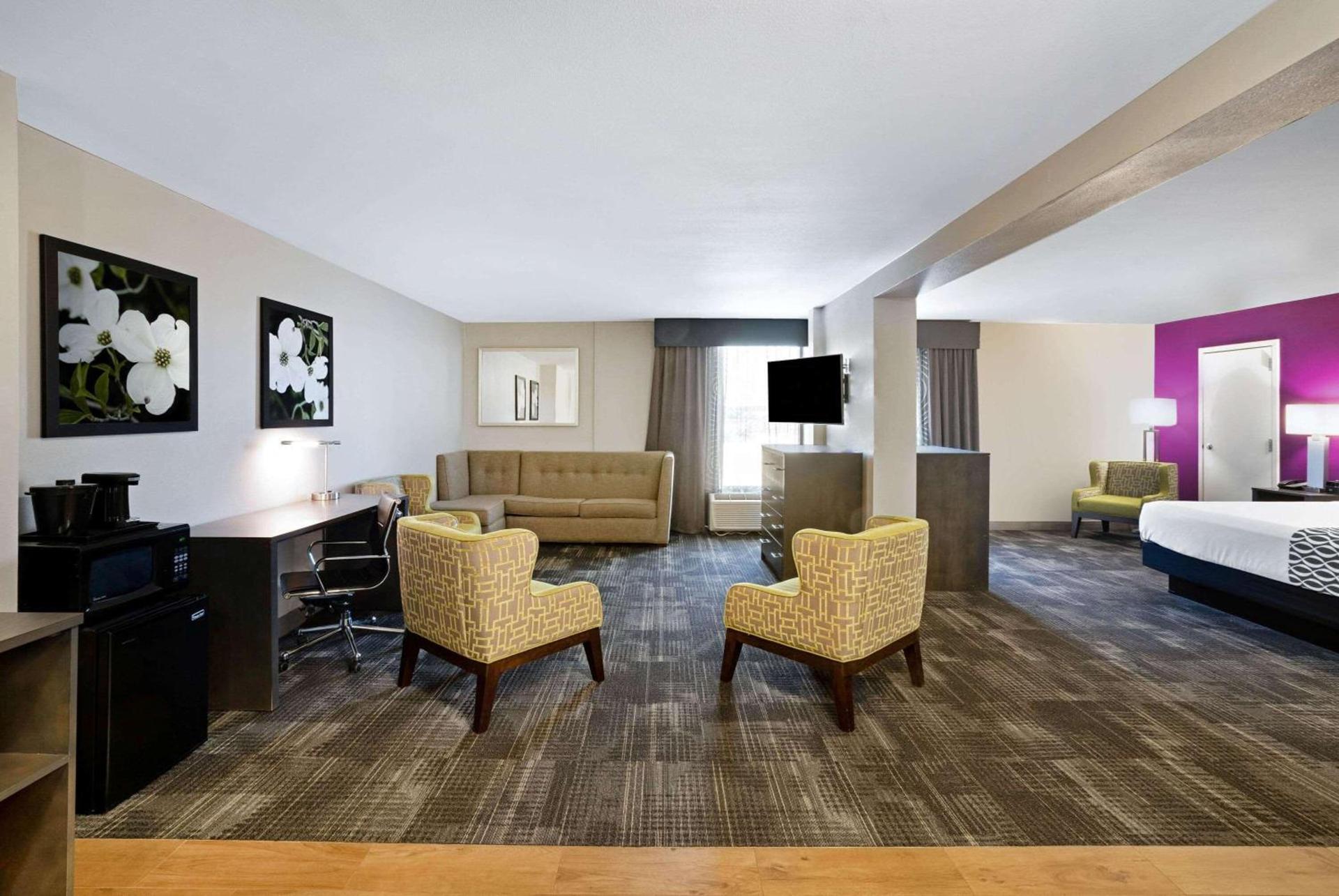La Quinta by Wyndham Columbus MS photo 11