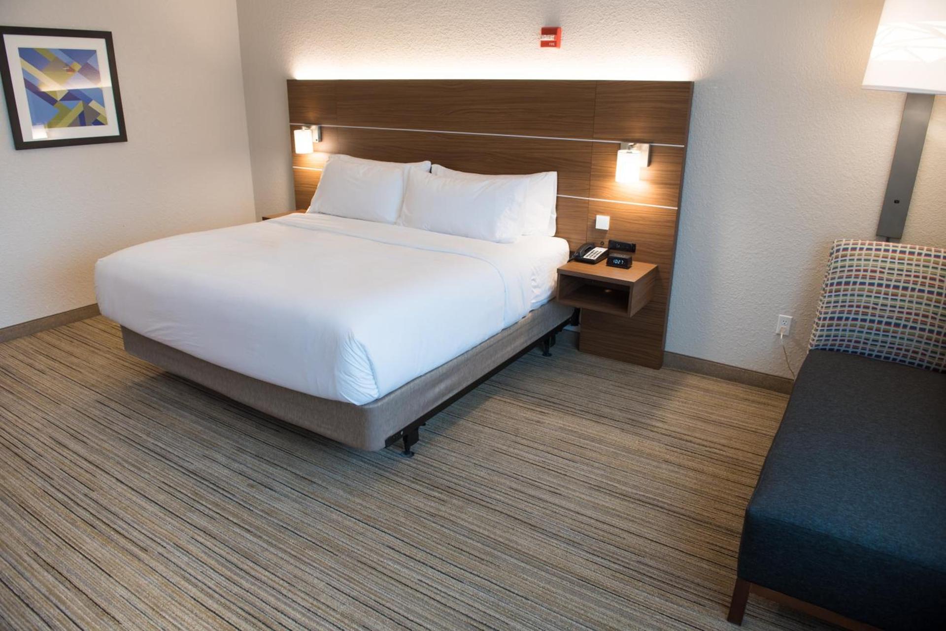 Holiday Inn Express & Suites - Fort Wayne North by IHG photo 29