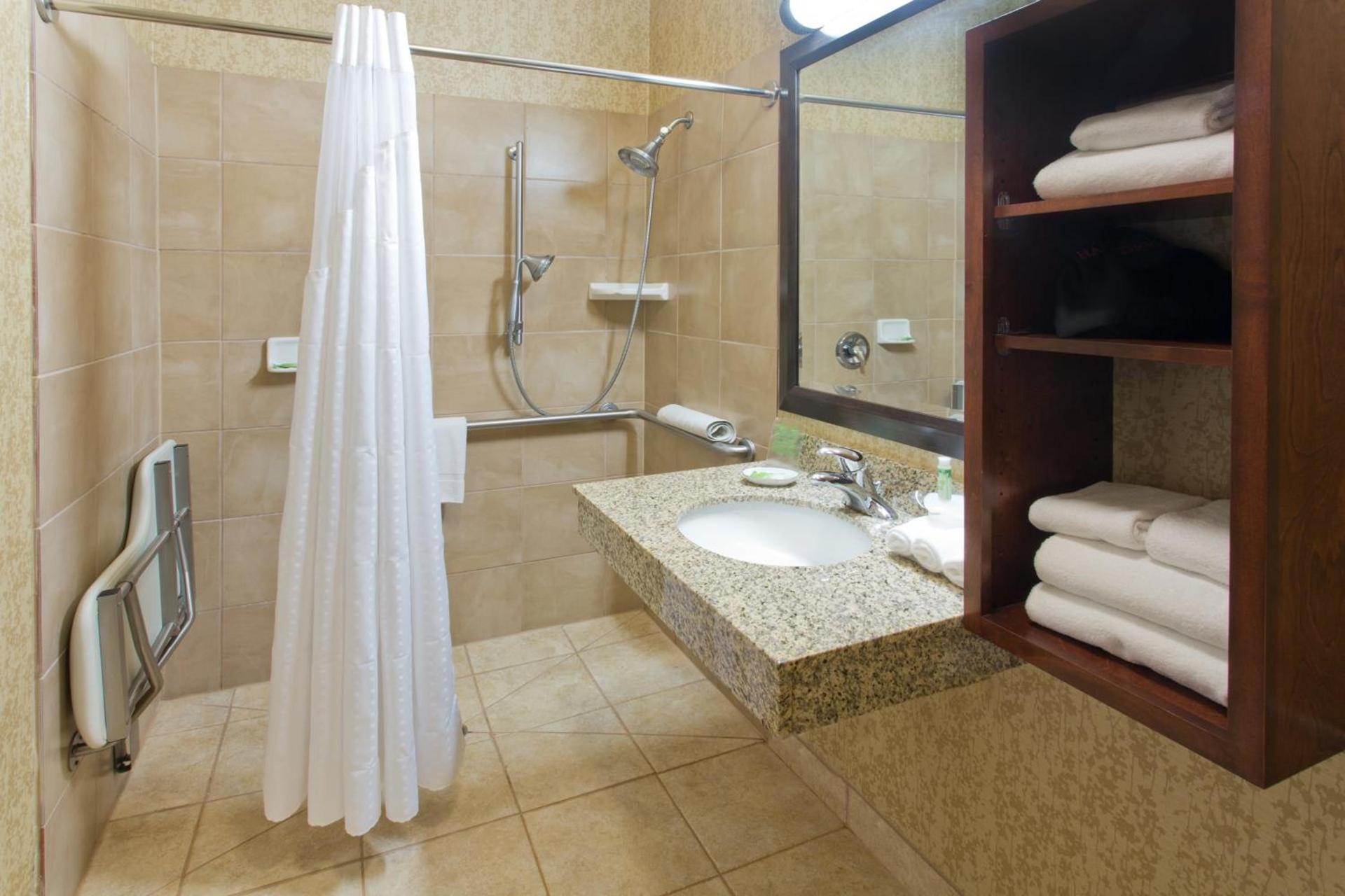 Holiday Inn Express Hotel & Suites Astoria by IHG photo 42