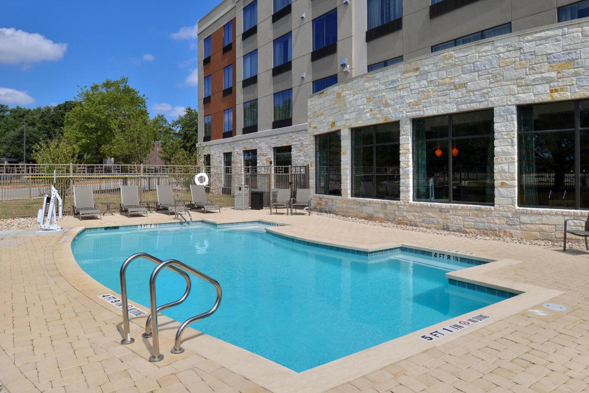 Holiday Inn Express & Suites Austin South by IHG photo 21
