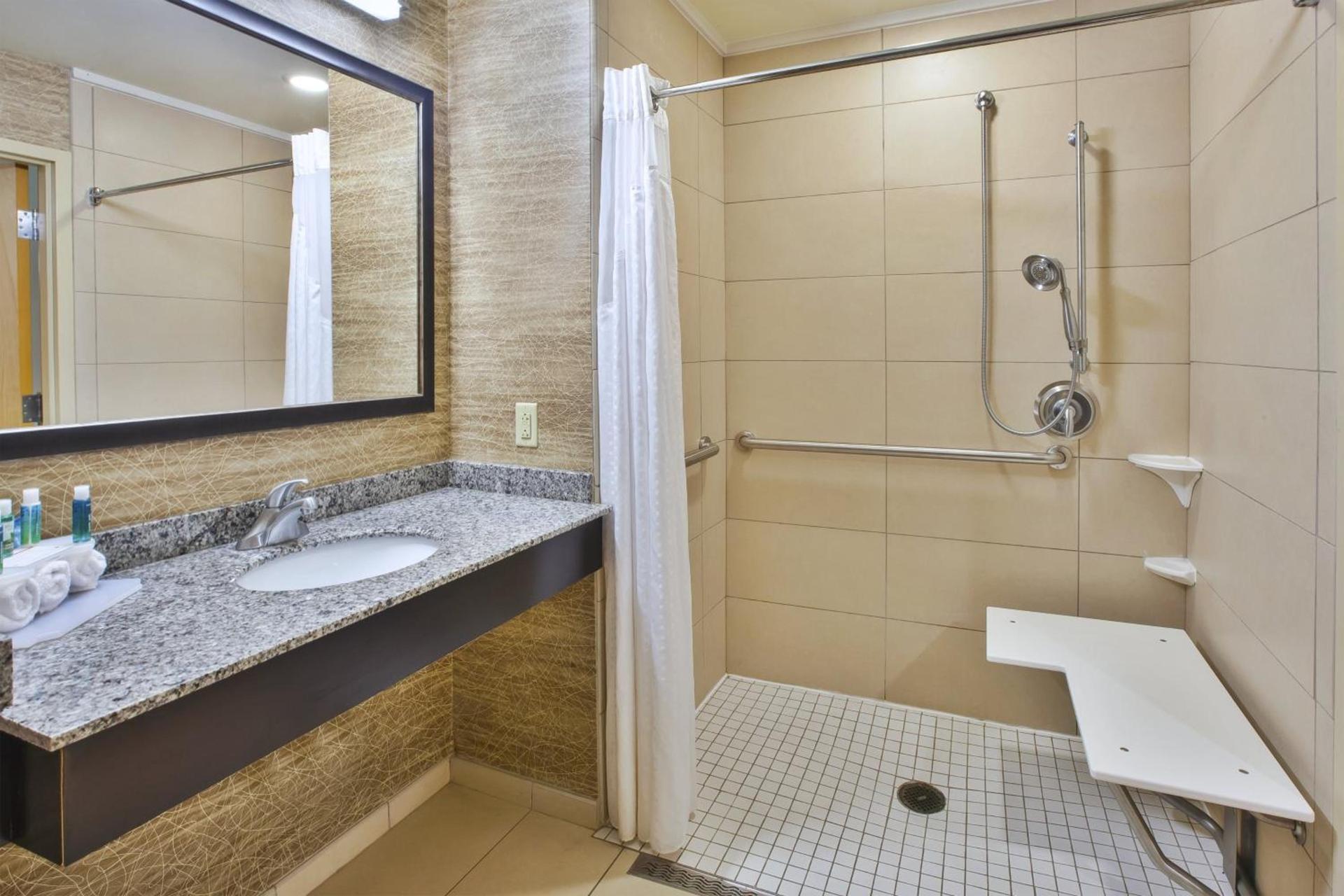 Holiday Inn Express & Suites Geneva Finger Lakes by IHG photo 49