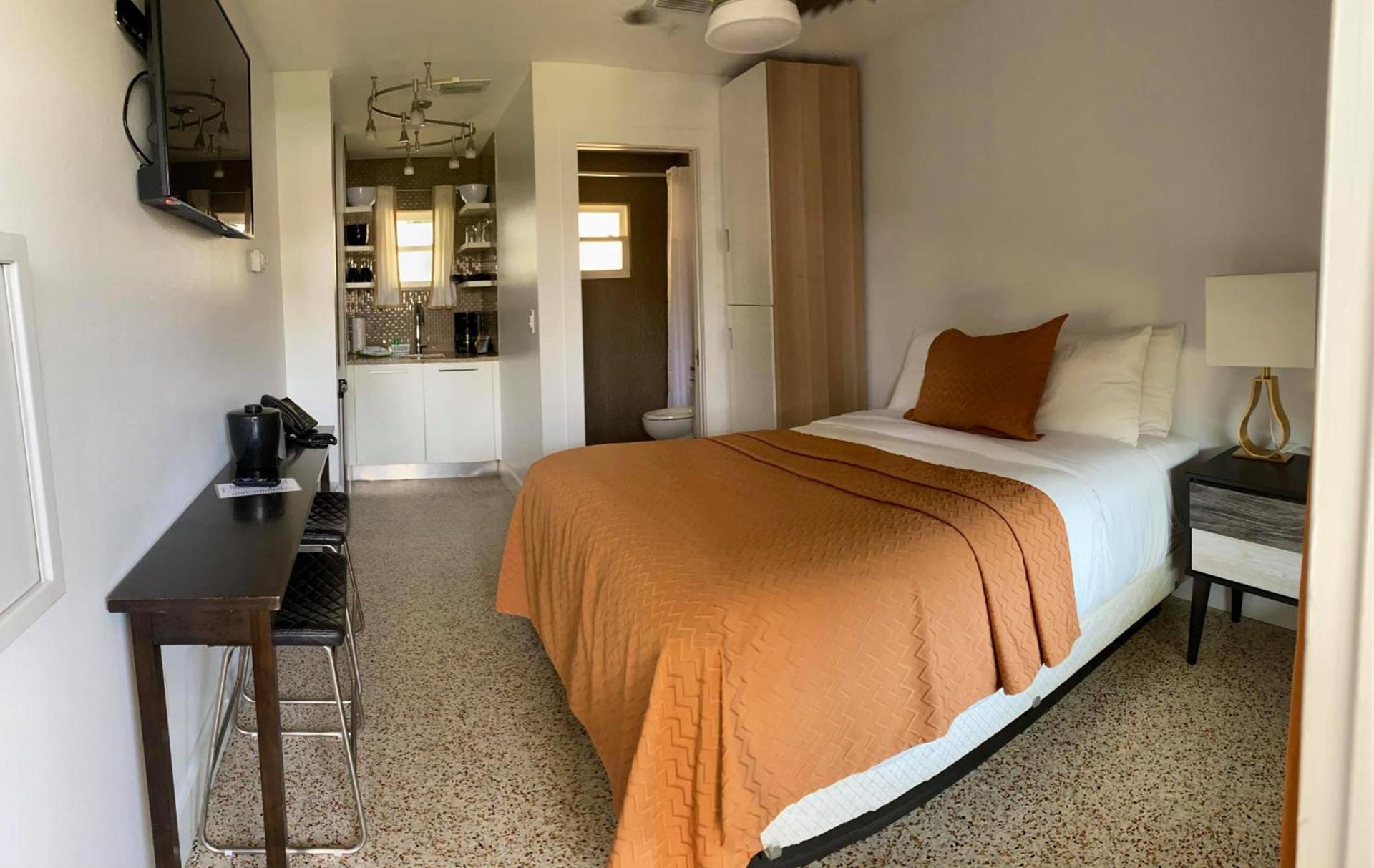 Captiva Beach Resort (open private beach access) photo 55