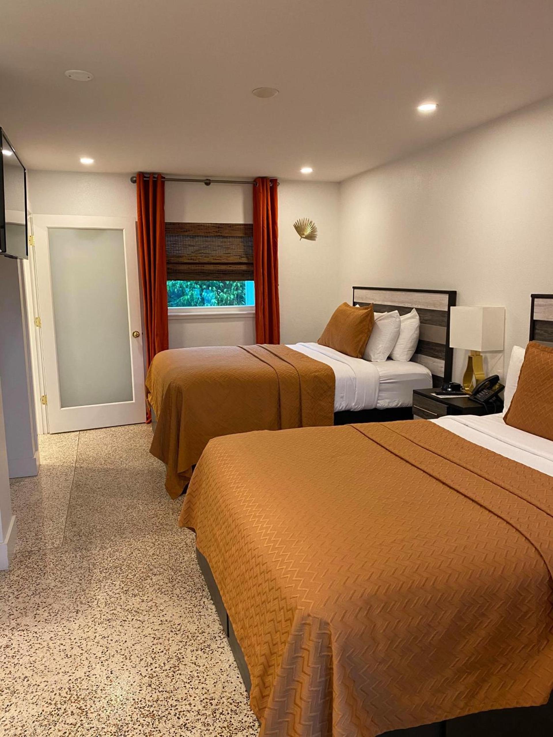 Captiva Beach Resort (open private beach access) photo 16