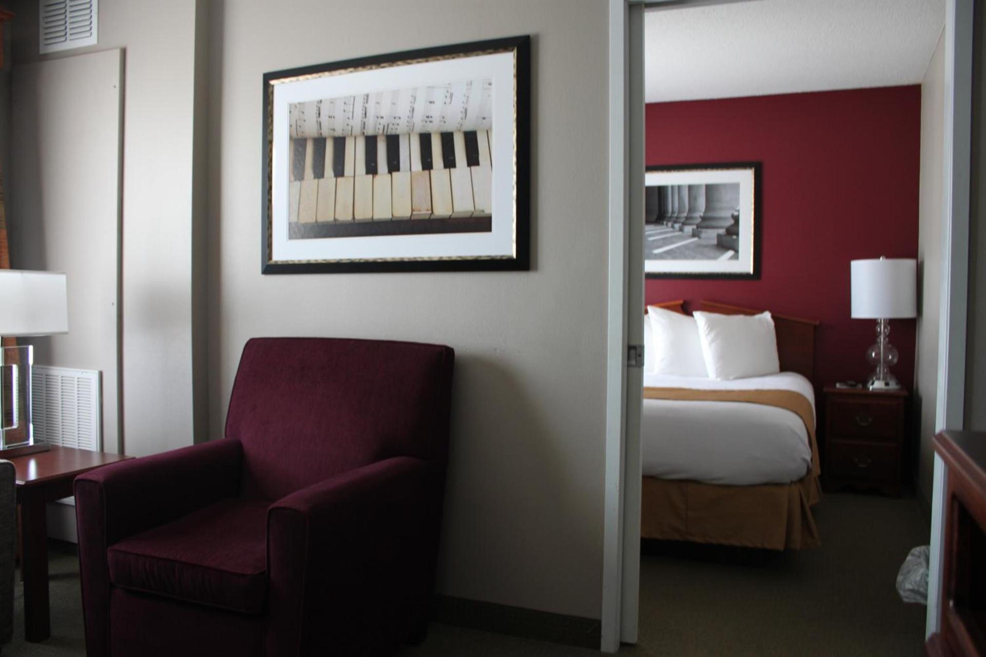GrandStay Hotel & Suites Ames photo 16