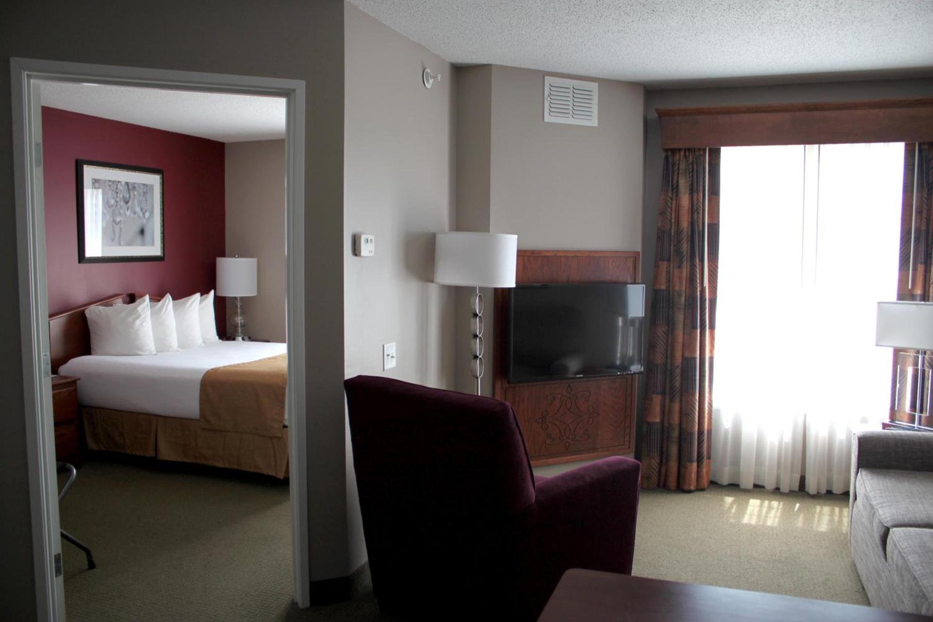 GrandStay Hotel & Suites Ames photo 14