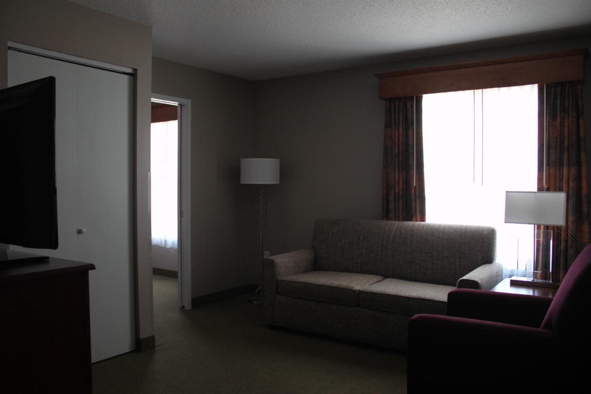 GrandStay Hotel & Suites Ames photo 12