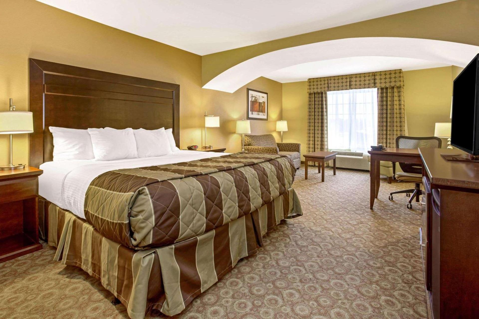 La Quinta by Wyndham Dickinson photo 24