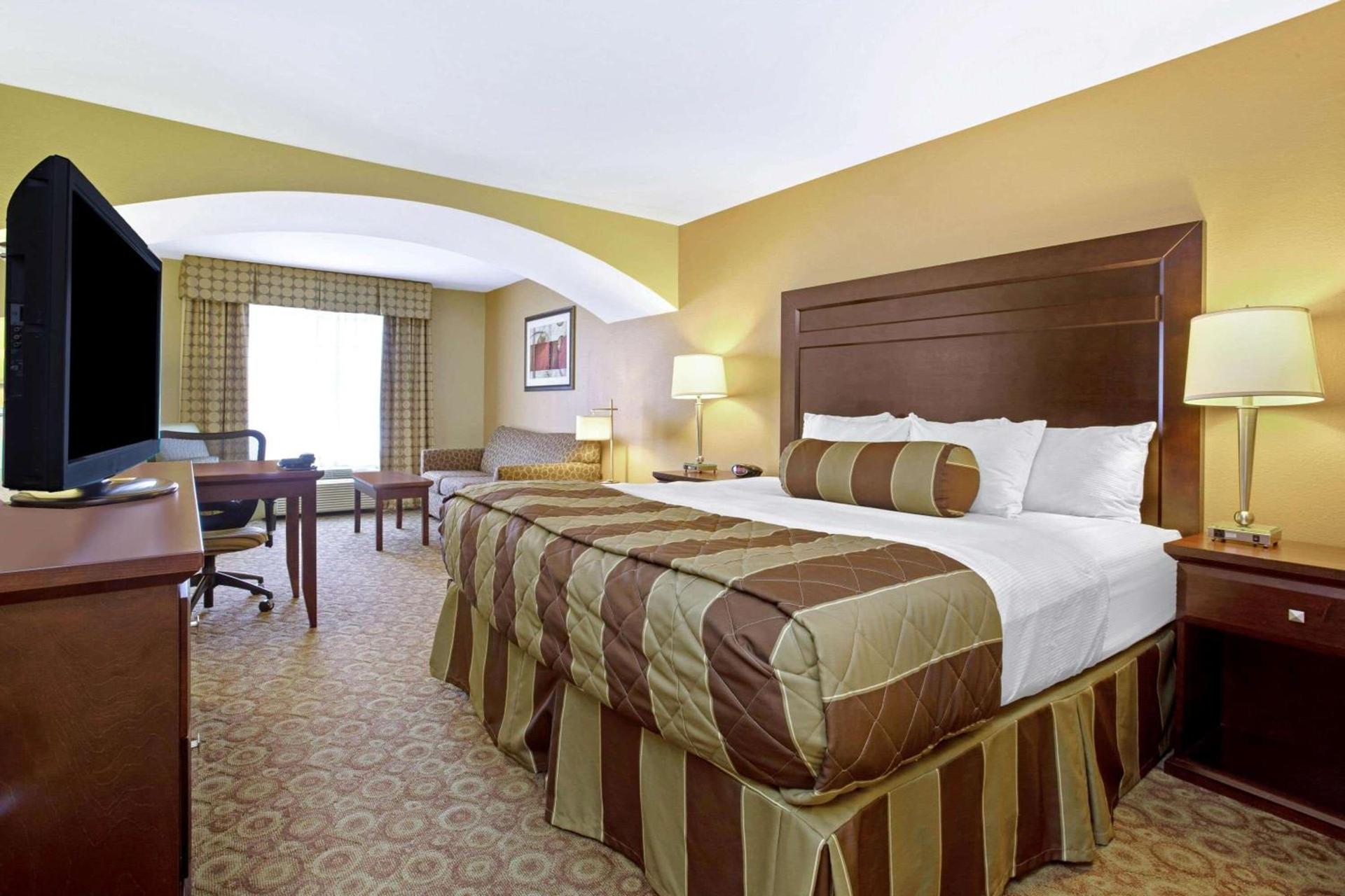 La Quinta by Wyndham Dickinson photo 22