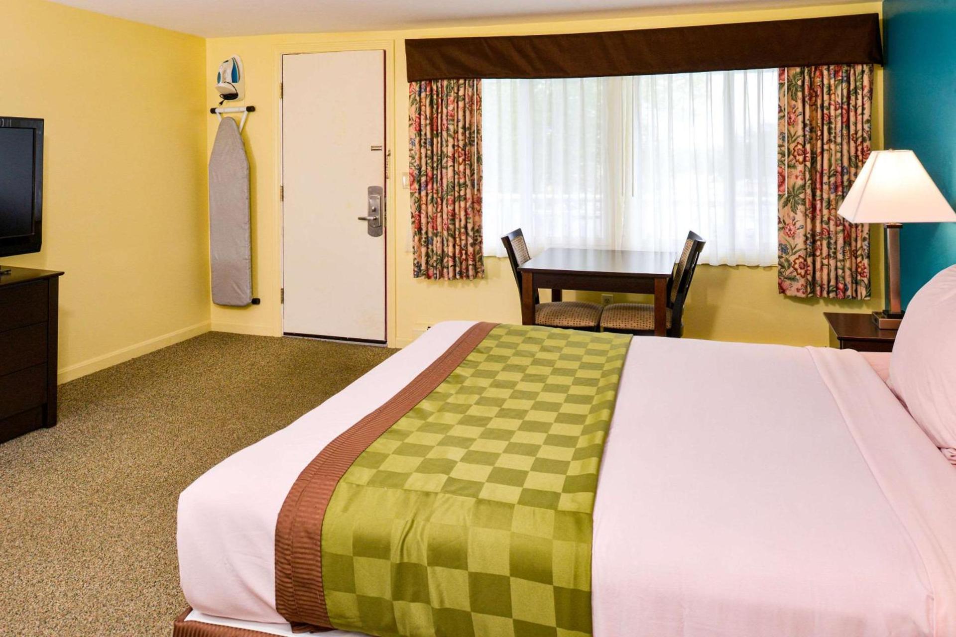 Rodeway Inn Orleans - Cape Cod photo 26