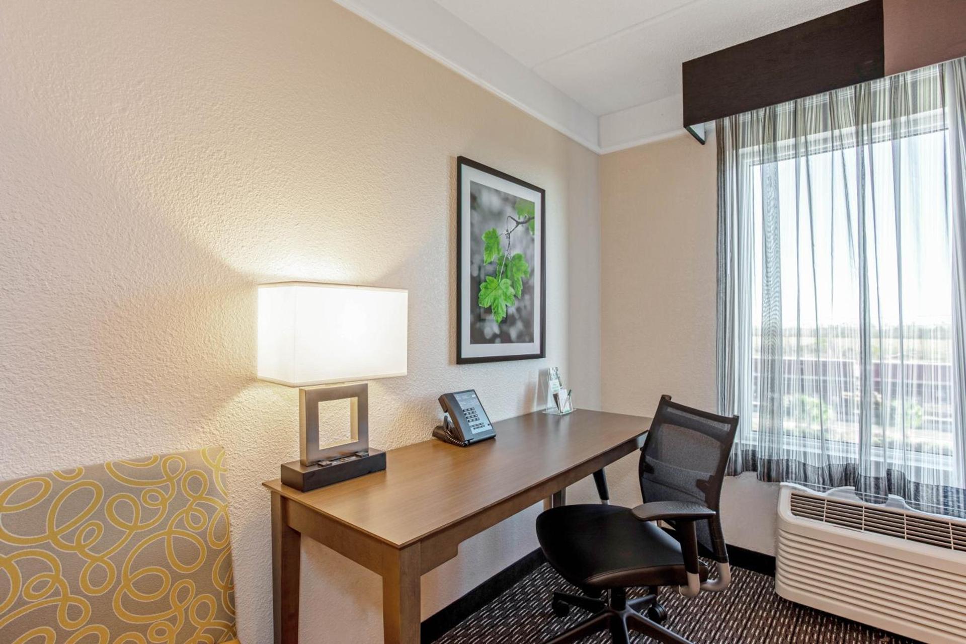 La Quinta Inn & Suites by Wyndham Panama City photo 23