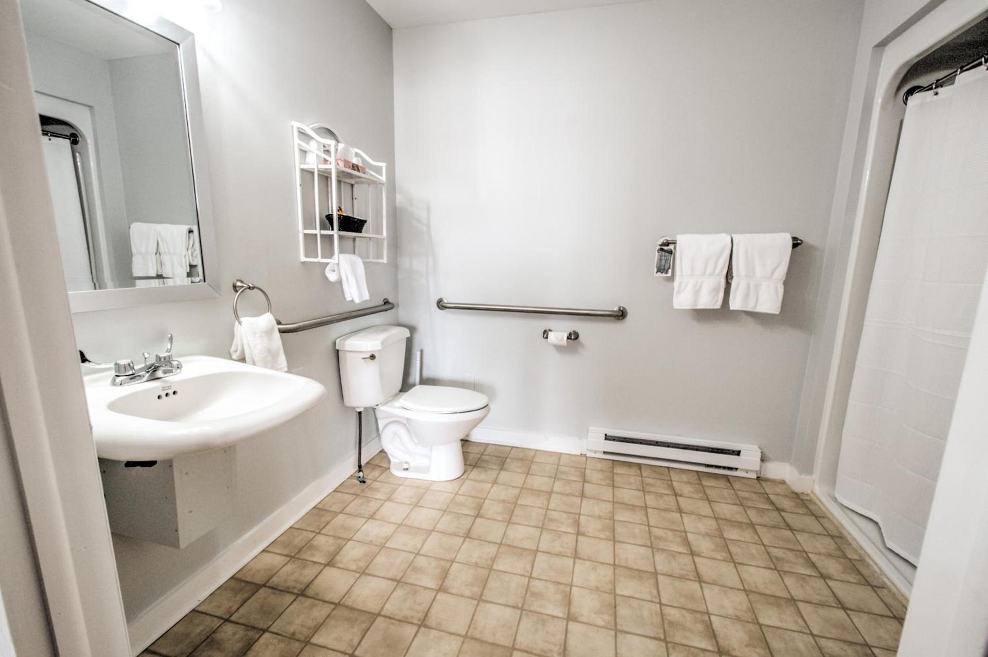East Shore Lodging photo 8