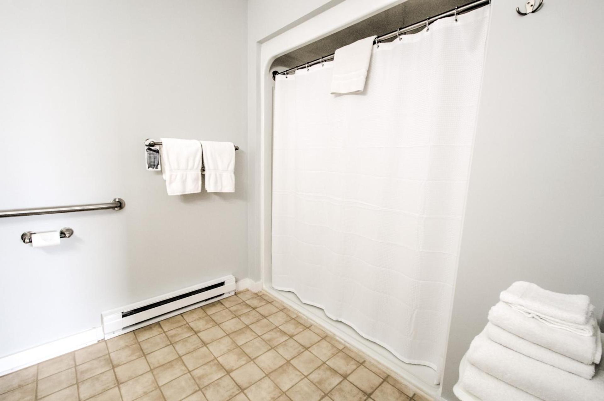 East Shore Lodging photo 7