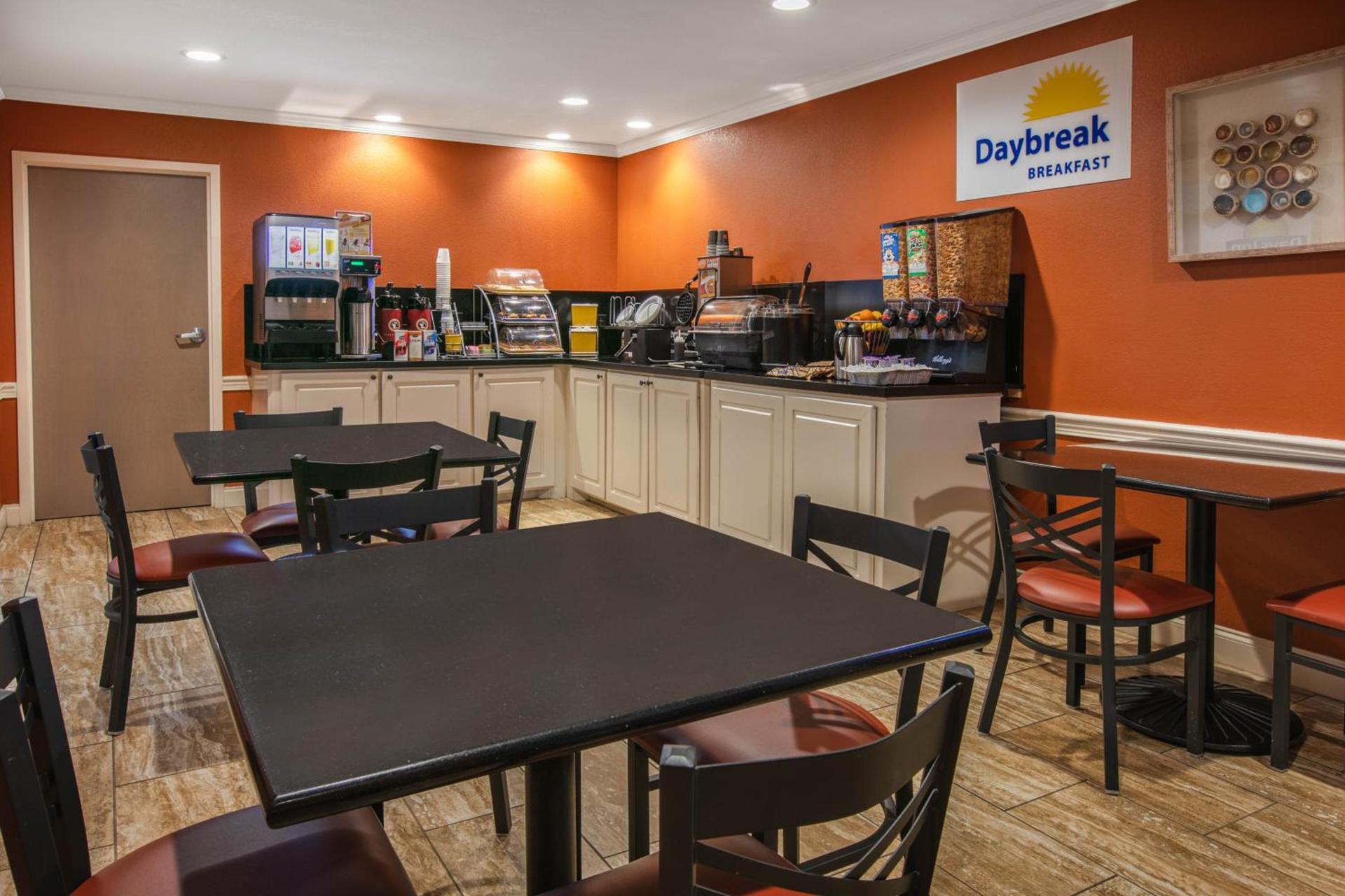 Days Inn & Suites by Wyndham Florence/Jackson Area photo 46