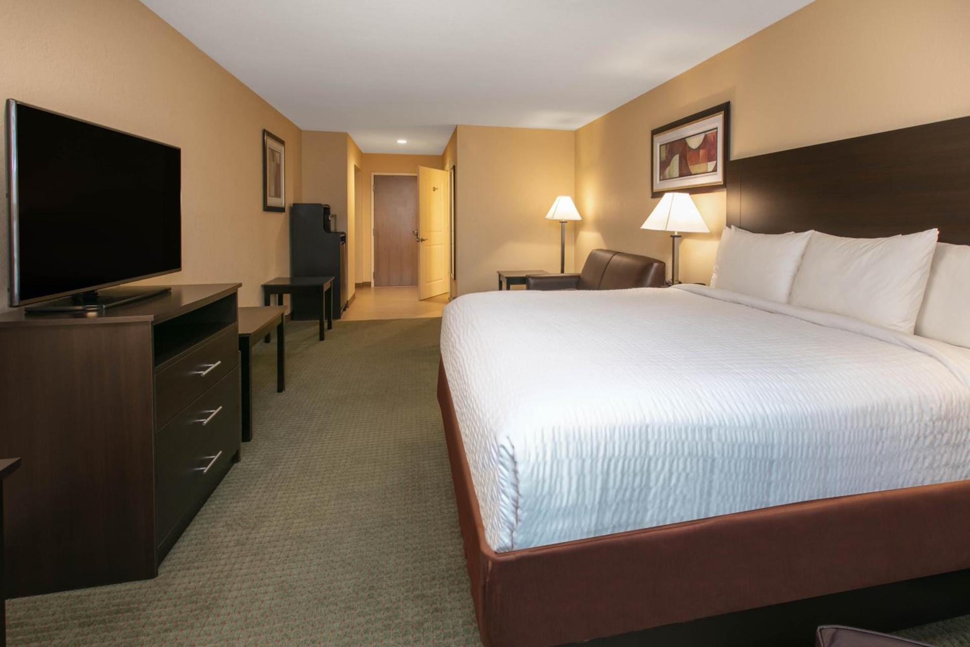 Days Inn & Suites by Wyndham Florence/Jackson Area photo 32