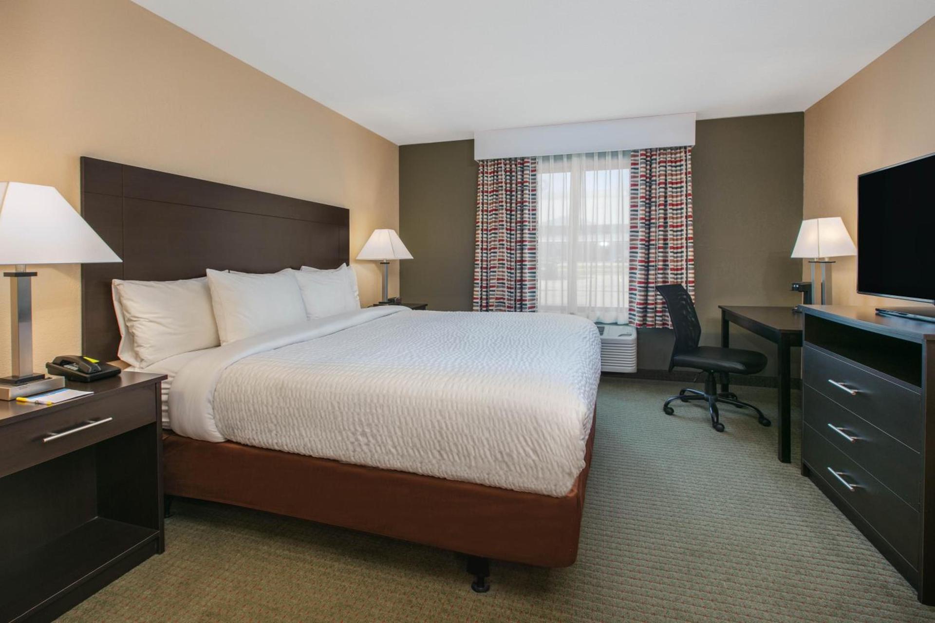 Days Inn & Suites by Wyndham Florence/Jackson Area photo 37