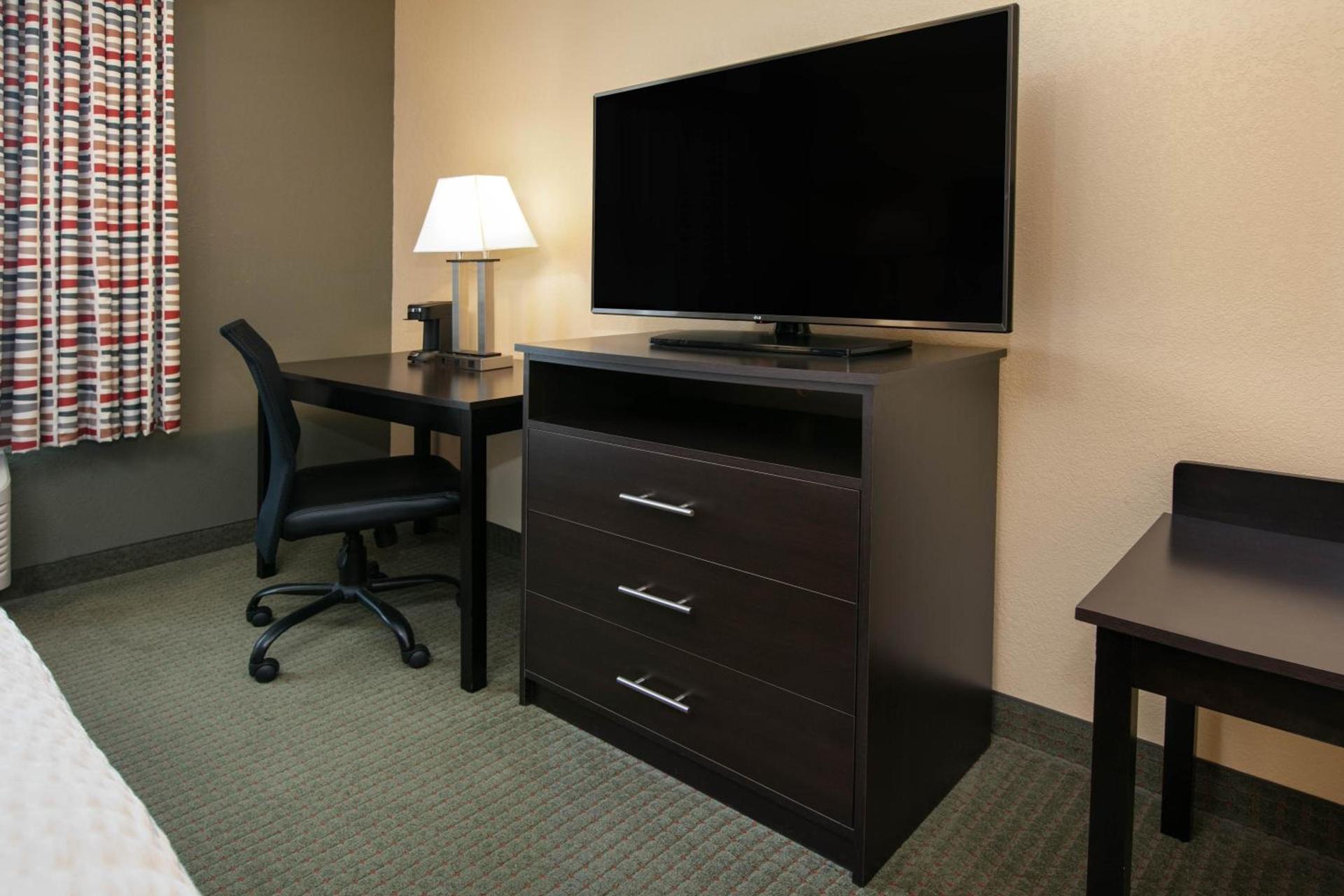 Days Inn & Suites by Wyndham Florence/Jackson Area photo 39