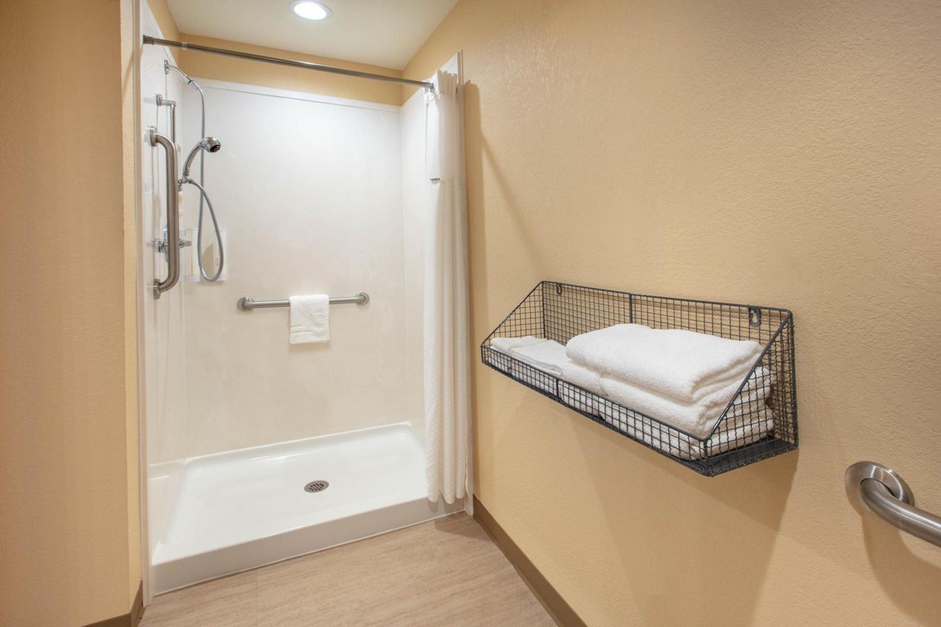Days Inn & Suites by Wyndham Florence/Jackson Area photo 38