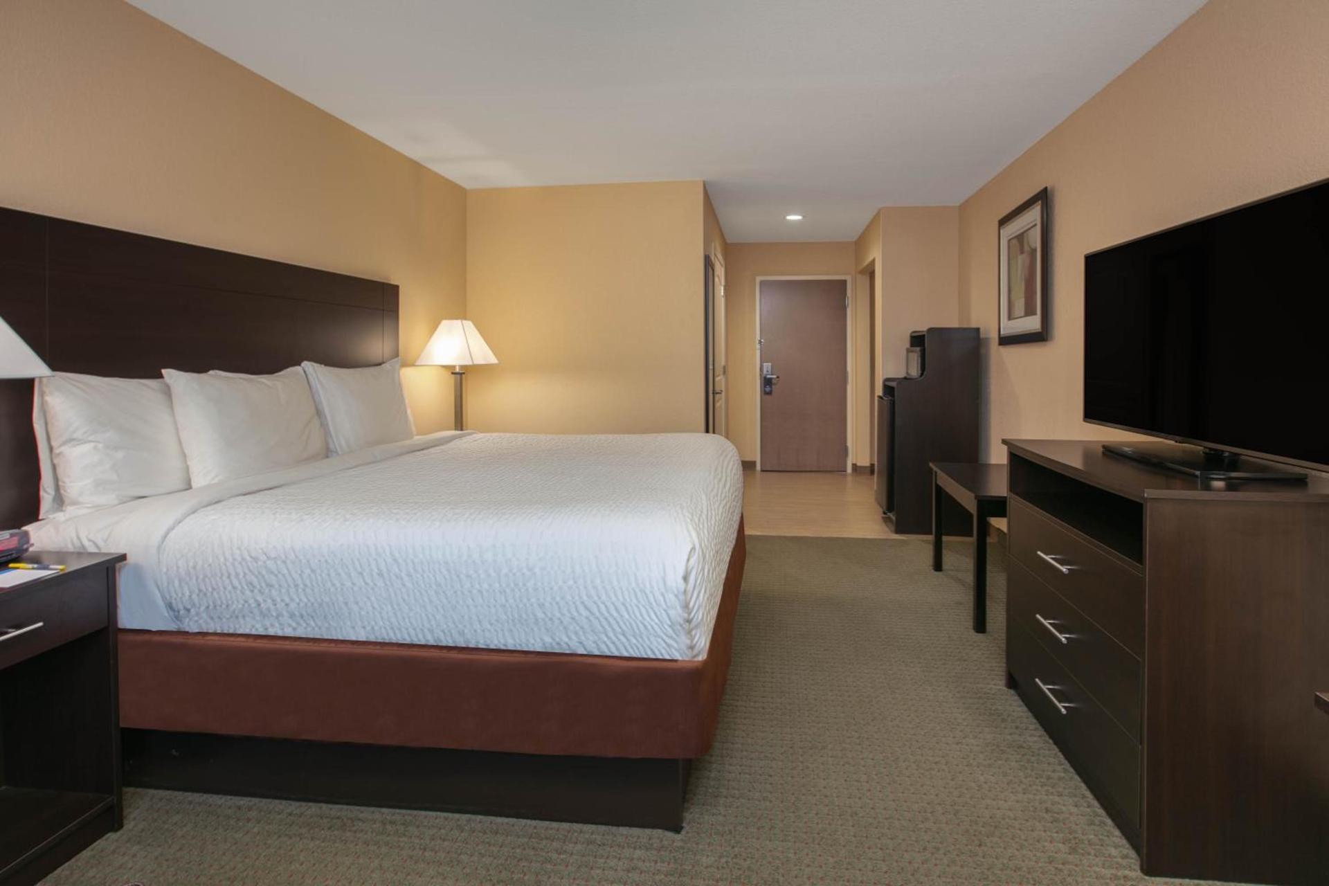 Days Inn & Suites by Wyndham Florence/Jackson Area photo 29