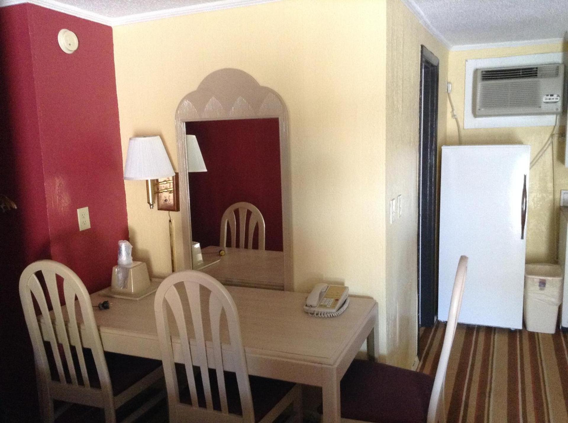 Royal Palace Inn and Suites Myrtle Beach Ocean Blvd photo 15