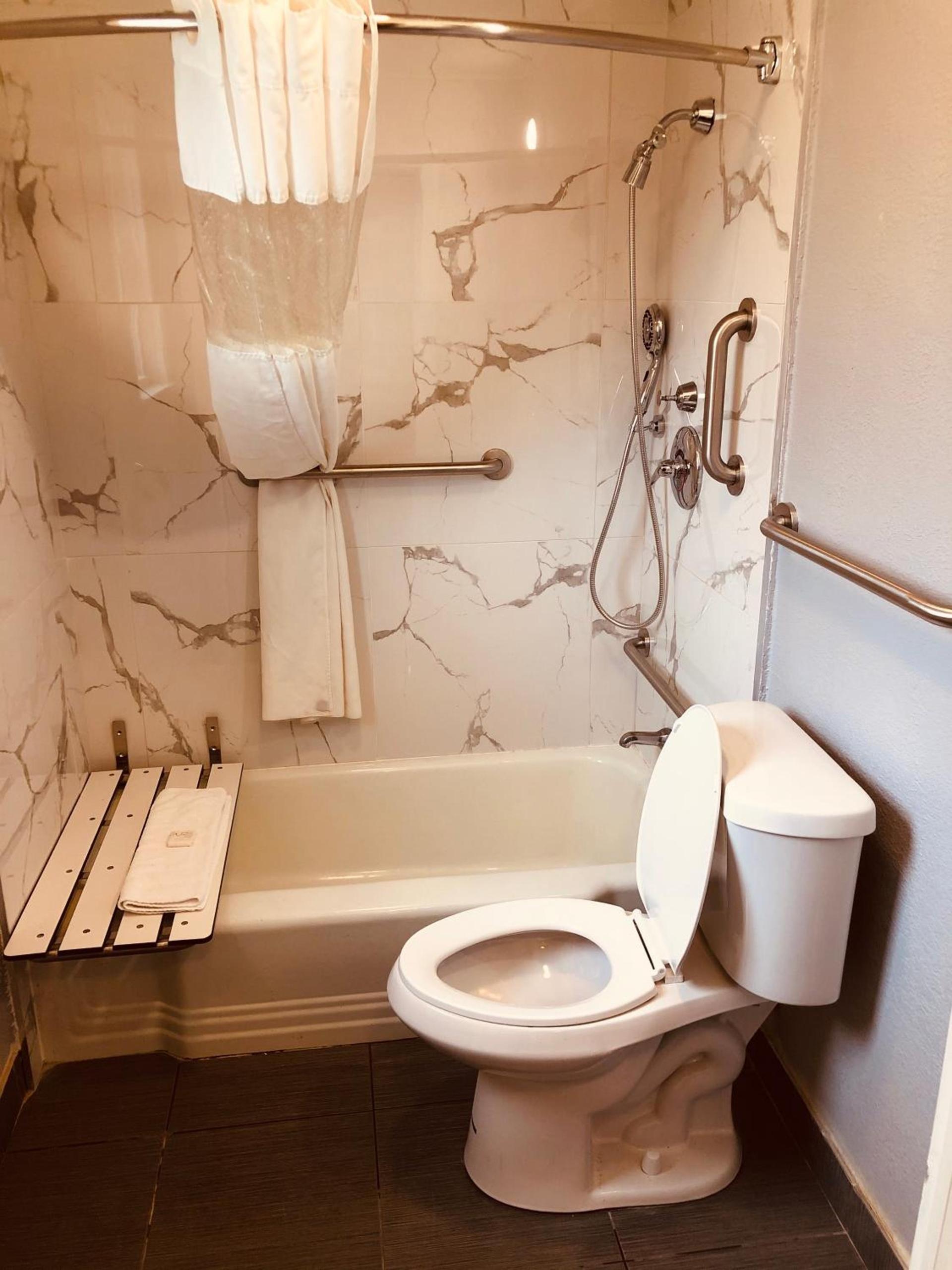 Berkshire Inn photo 22