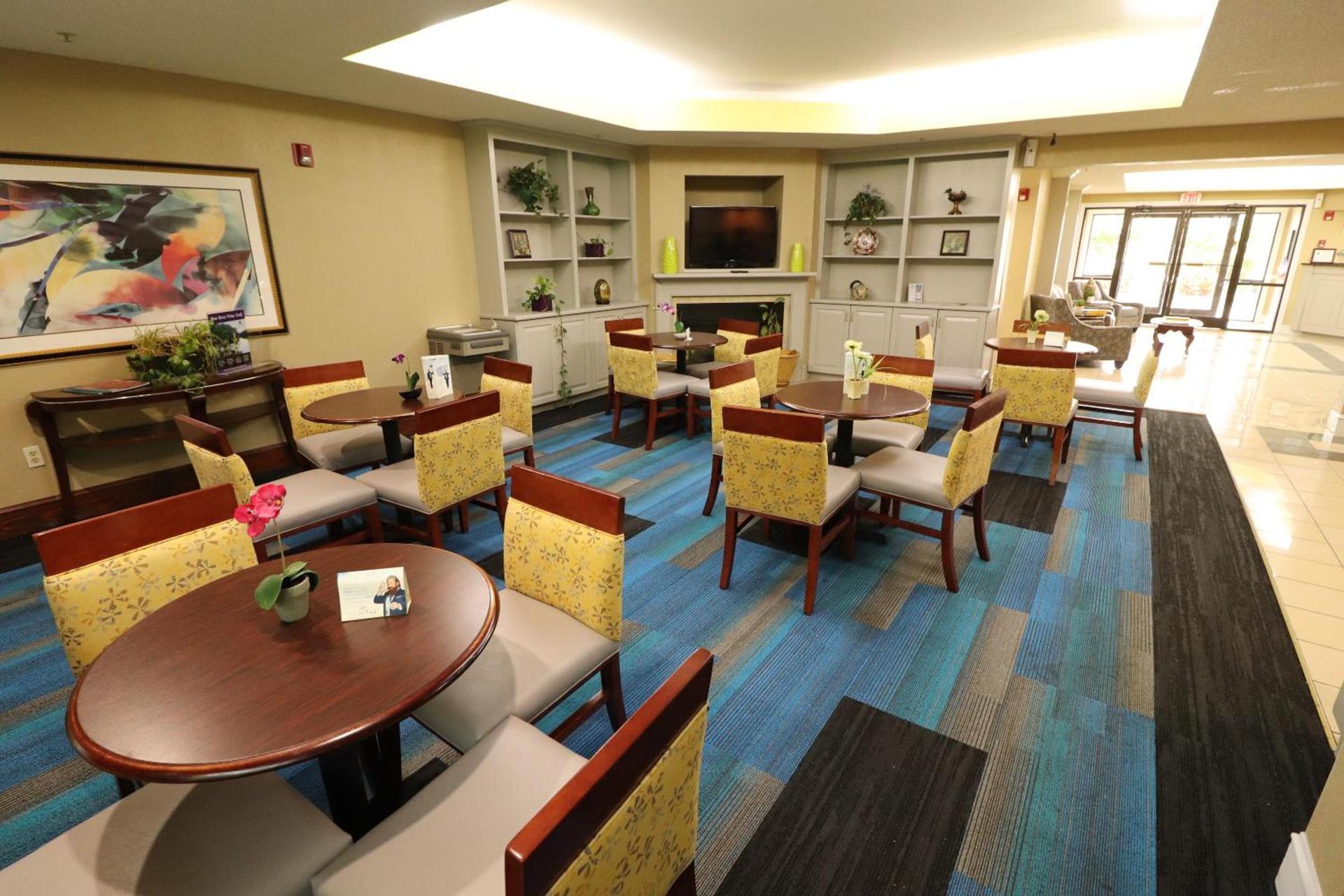 Days Inn by Wyndham Burlington East photo 19
