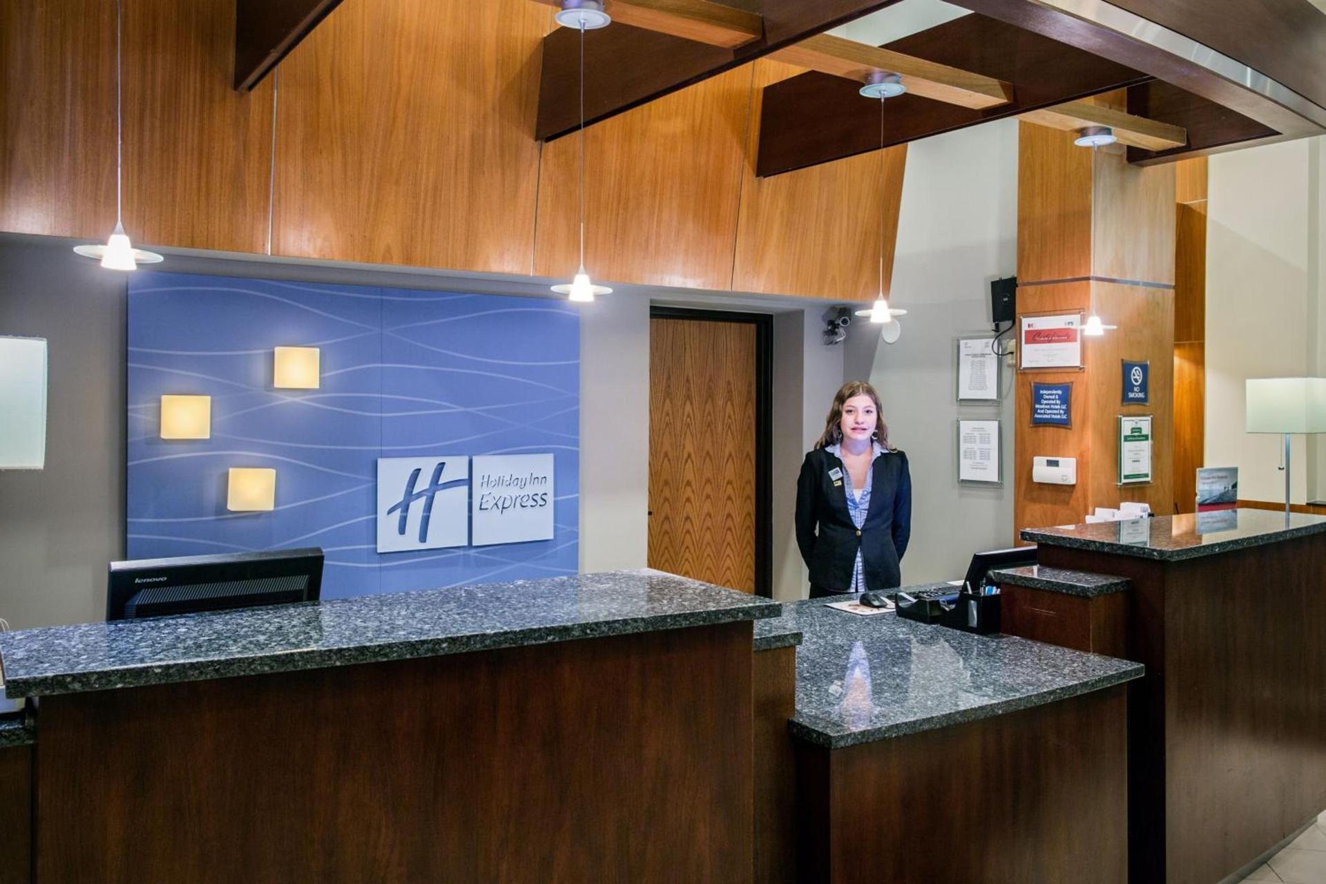 Holiday Inn Express Schaumburg-Rolling Meadows by IHG photo 9