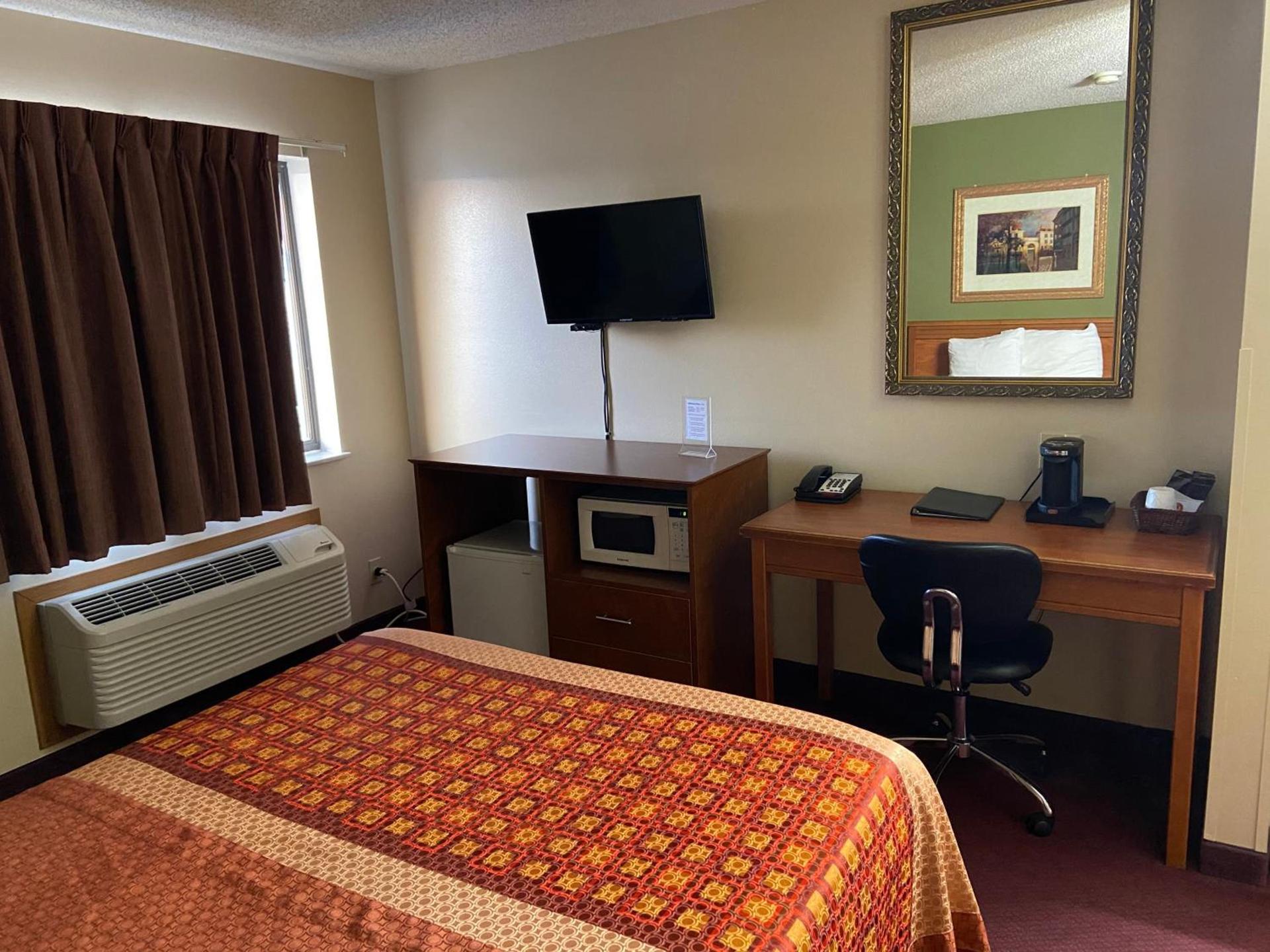 Heartland Hotel & Suites photo 2