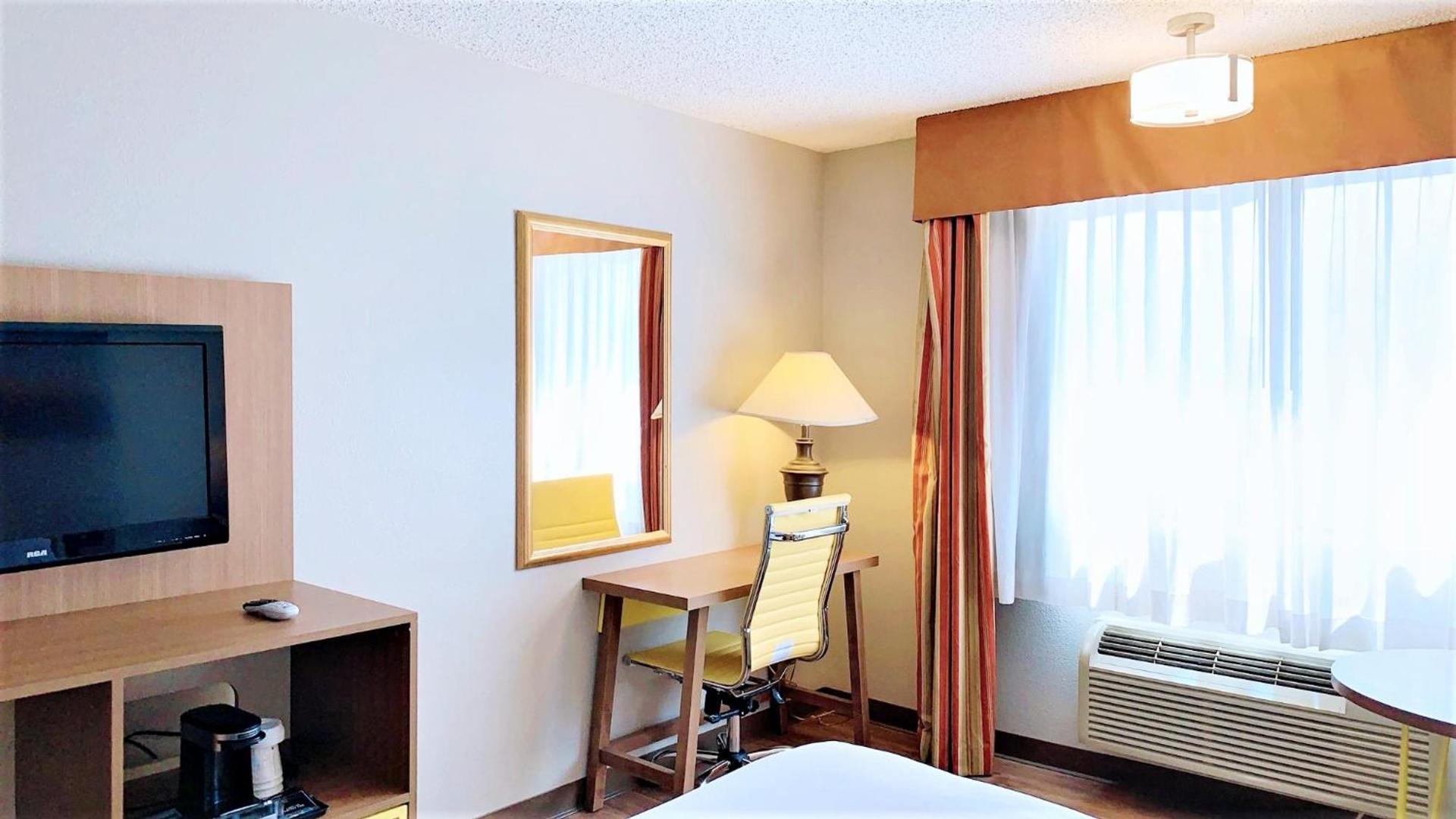 Days Inn by Wyndham Bernalillo photo 13