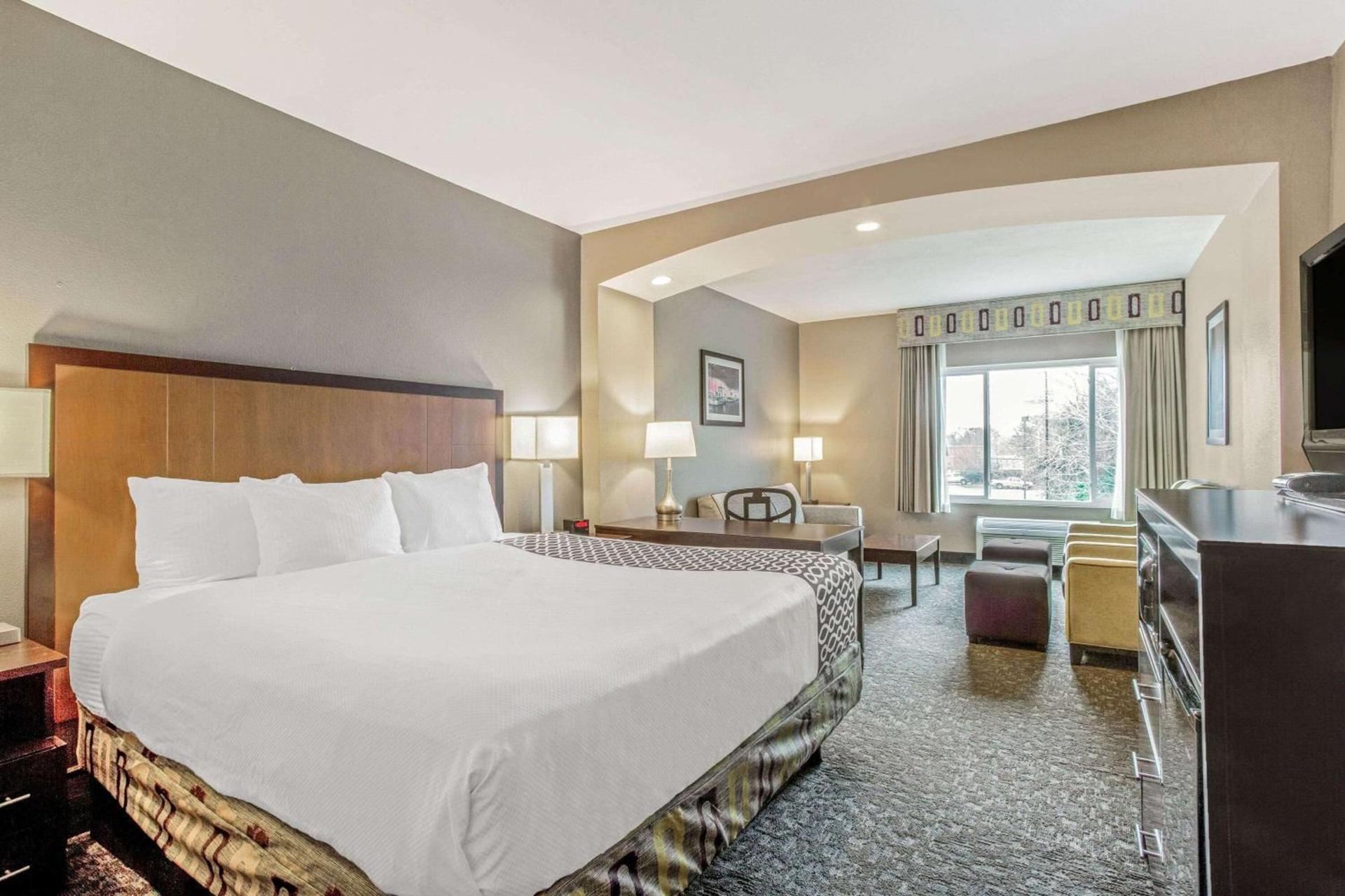 La Quinta by Wyndham Biloxi photo 27