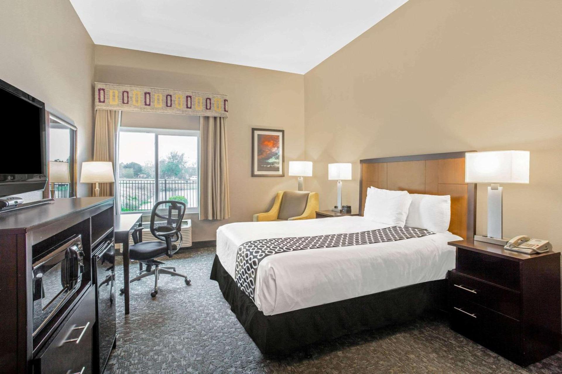 La Quinta by Wyndham Biloxi photo 23