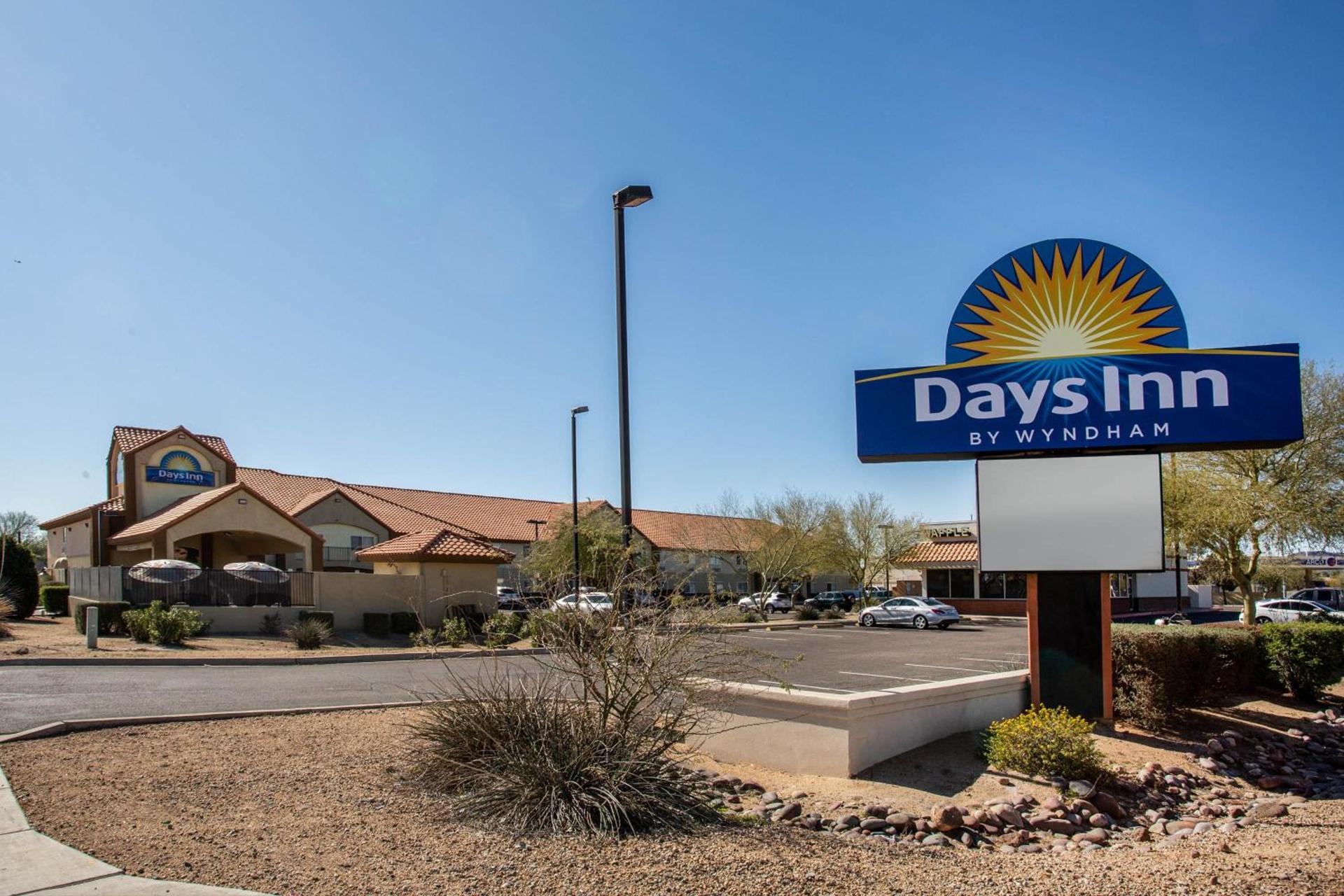Days Inn by Wyndham Phoenix North photo 51