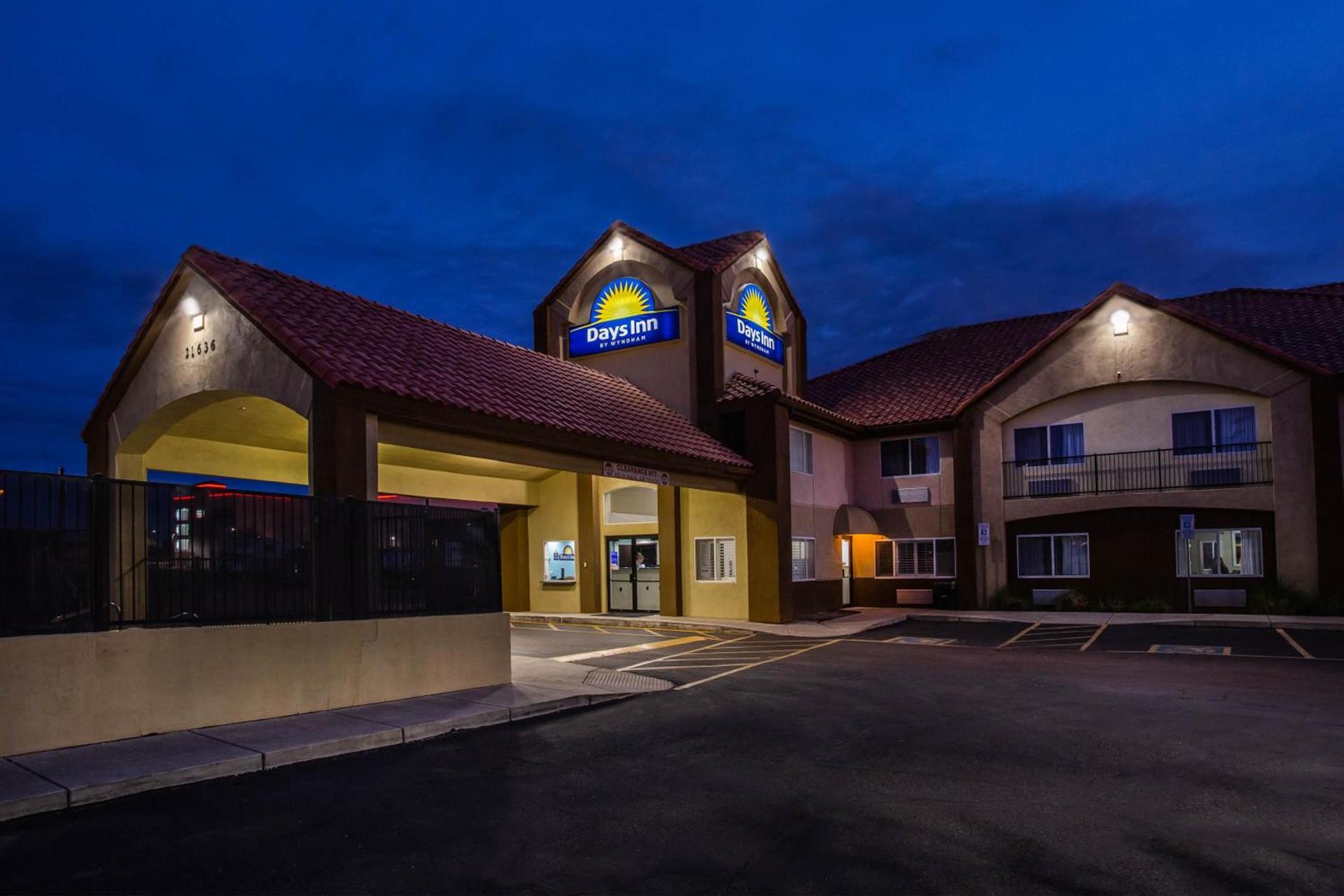 Days Inn by Wyndham Phoenix North photo 52